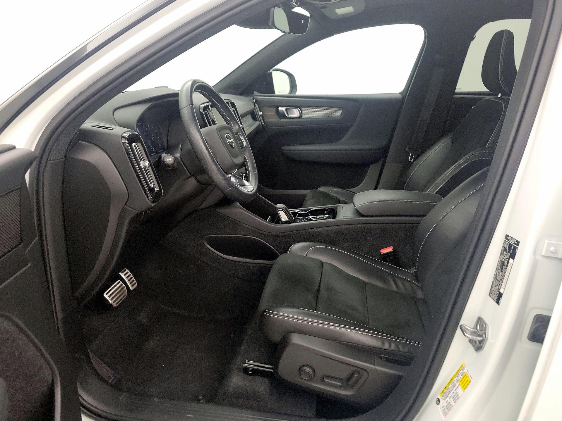 Thumbnail: 2021 Volvo XC40 - 11