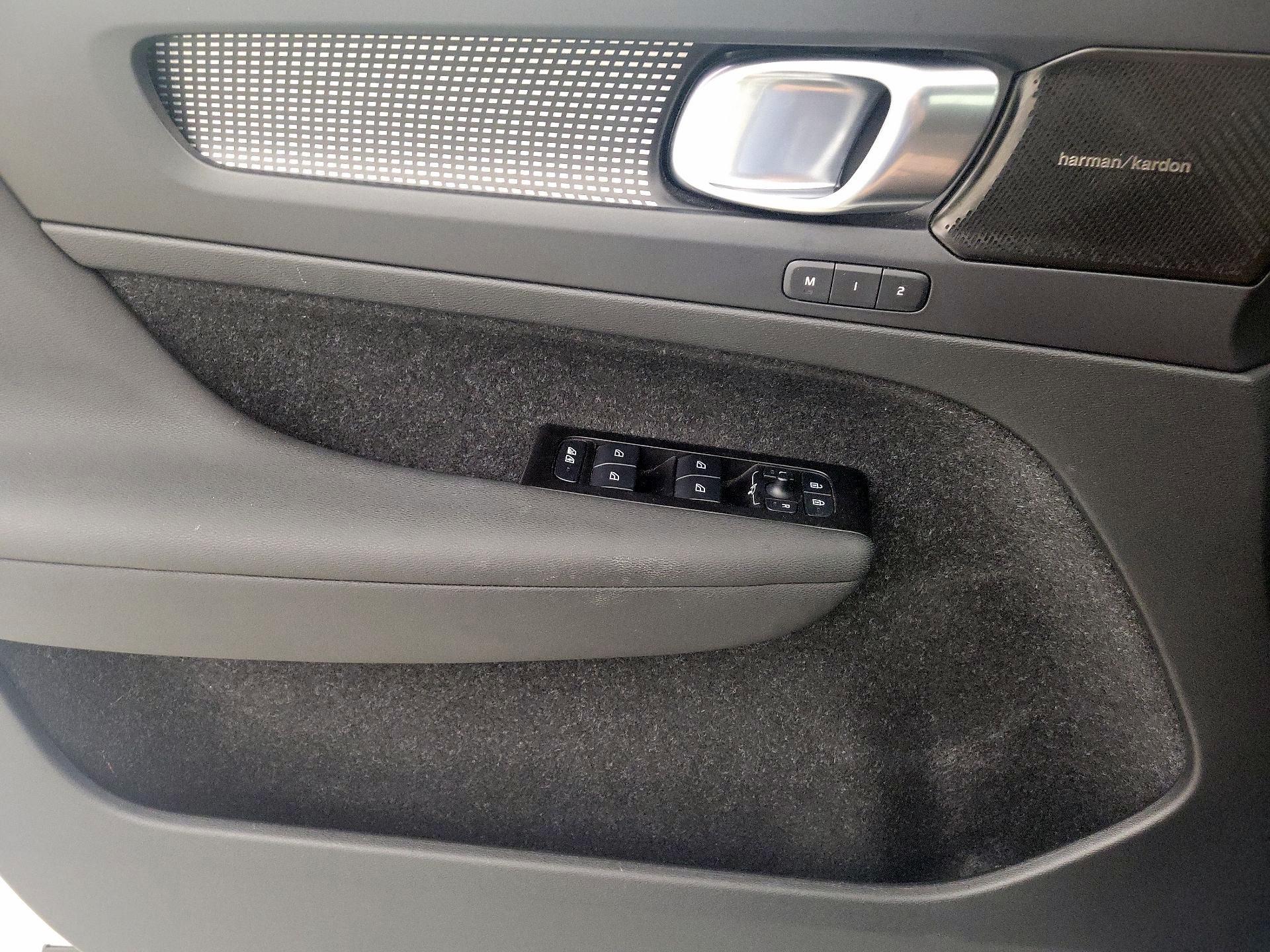 Thumbnail: 2021 Volvo XC40 - 12