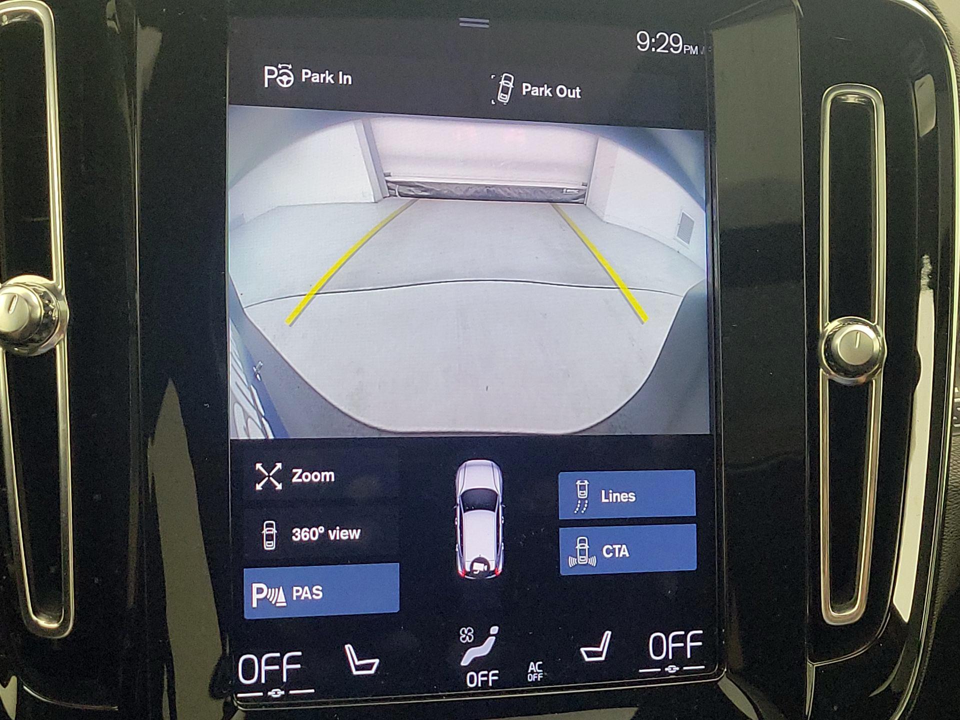 Thumbnail: 2021 Volvo XC40 - 14