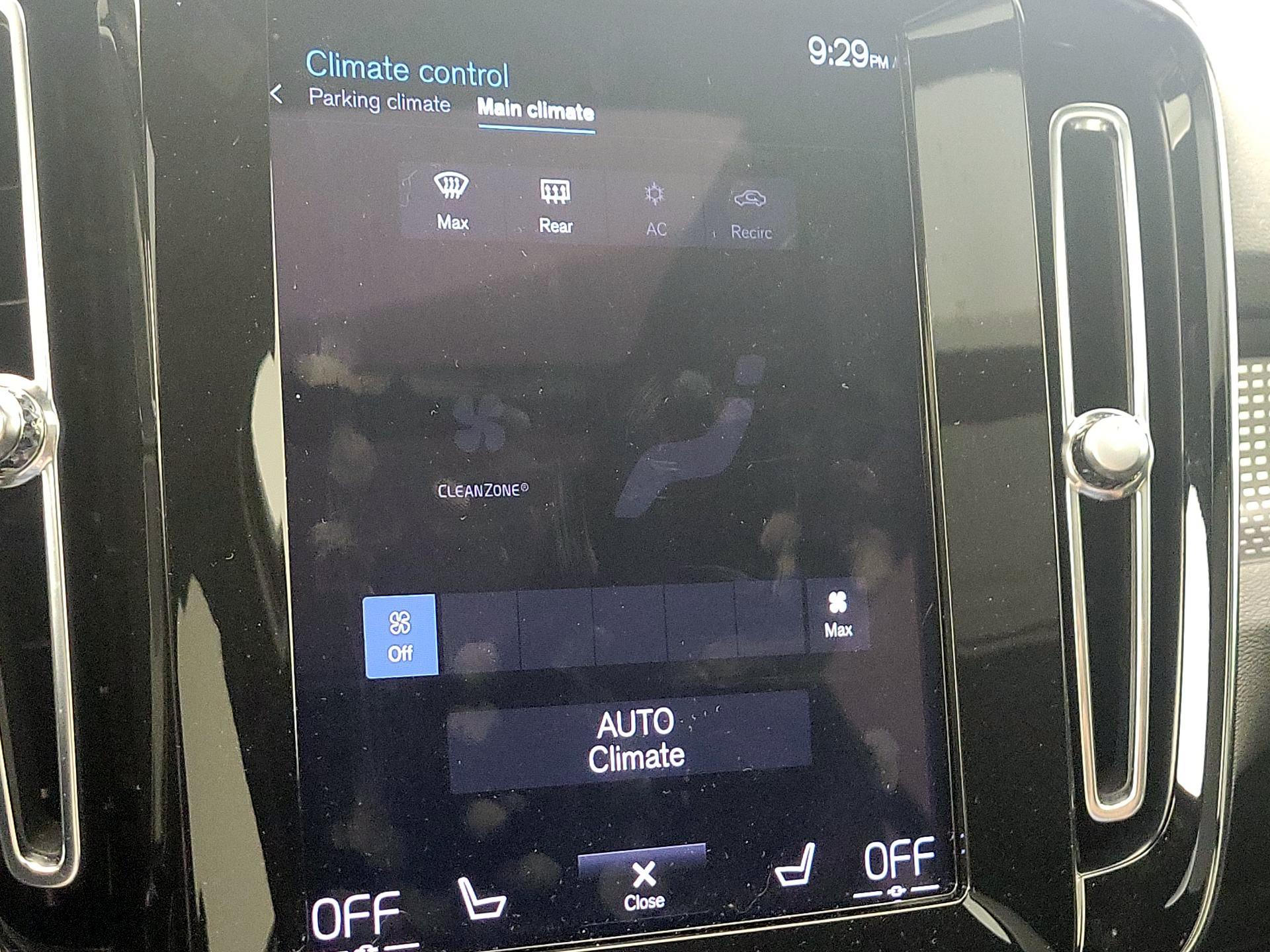 Thumbnail: 2021 Volvo XC40 - 16