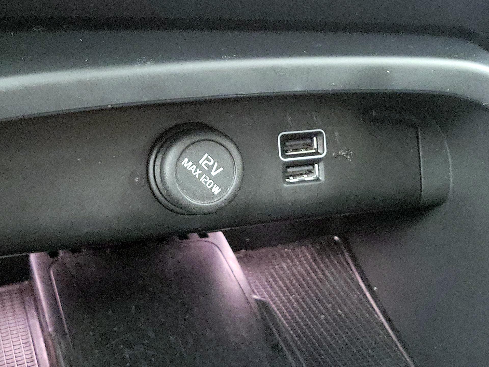 Thumbnail: 2021 Volvo XC40 - 18