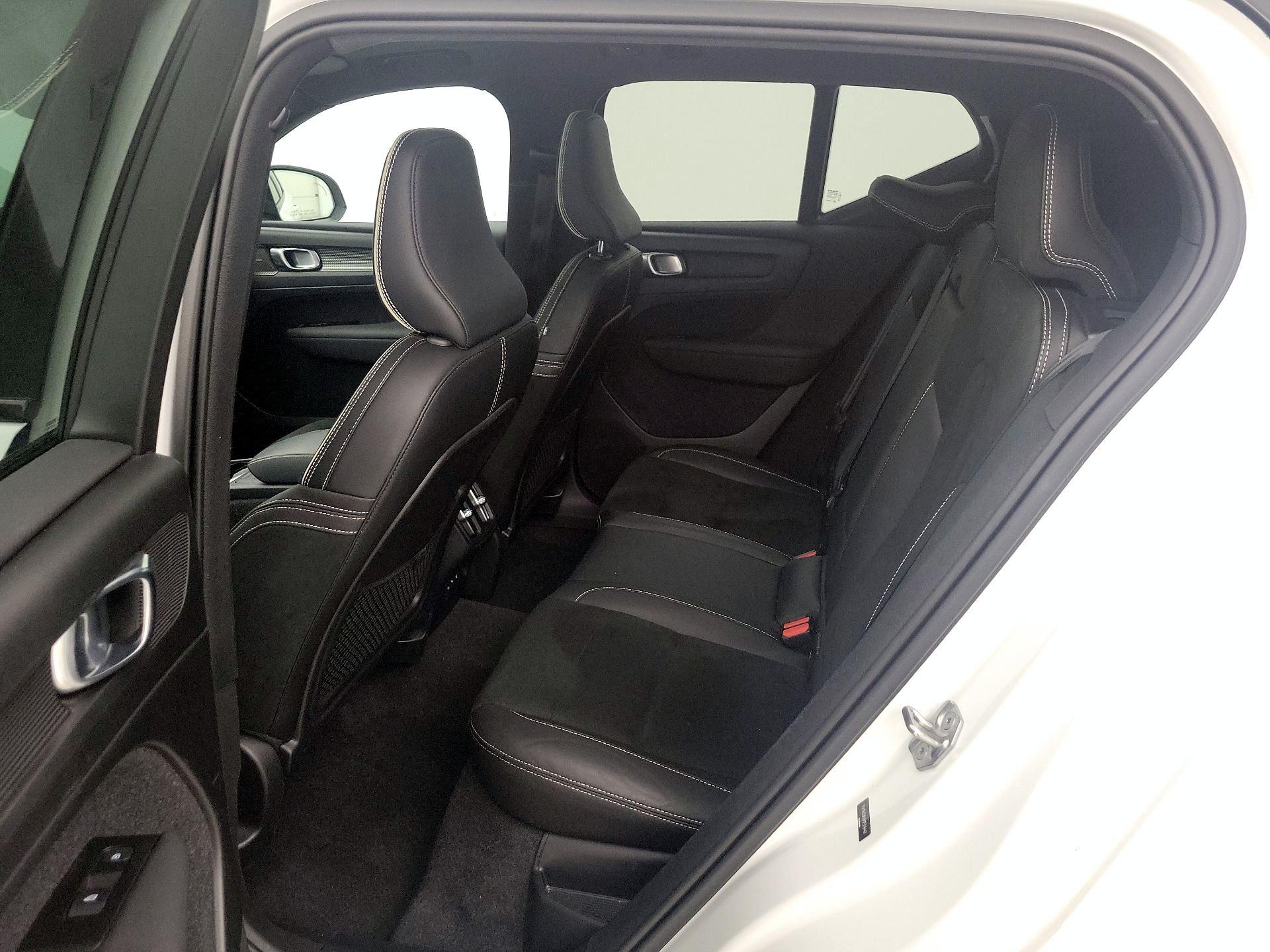 Thumbnail: 2021 Volvo XC40 - 20