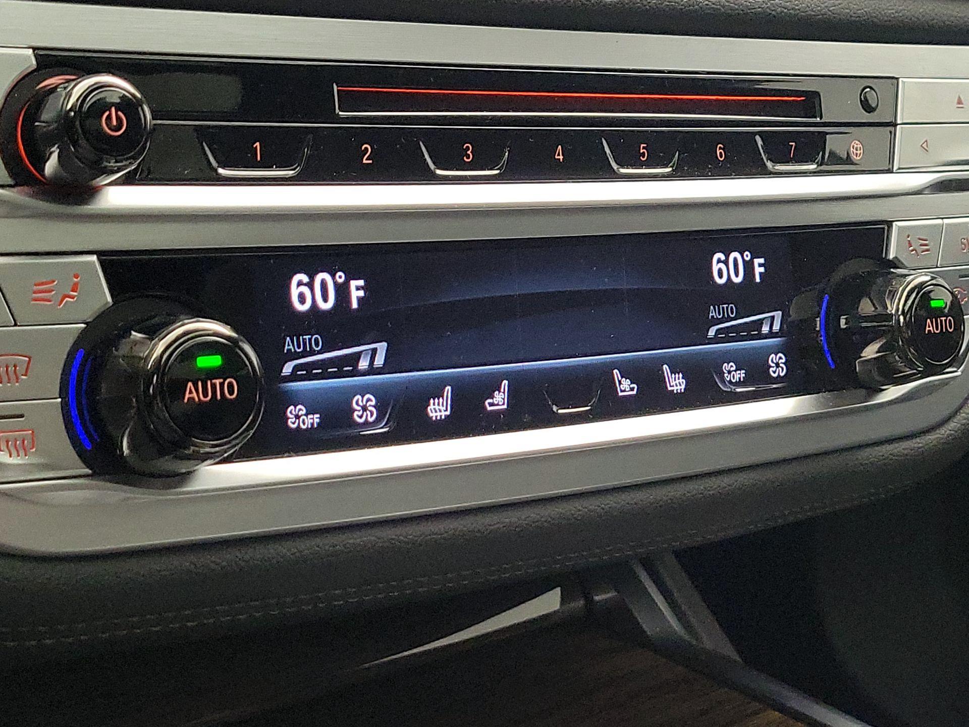 Thumbnail: 2019 BMW 7 Series - 16