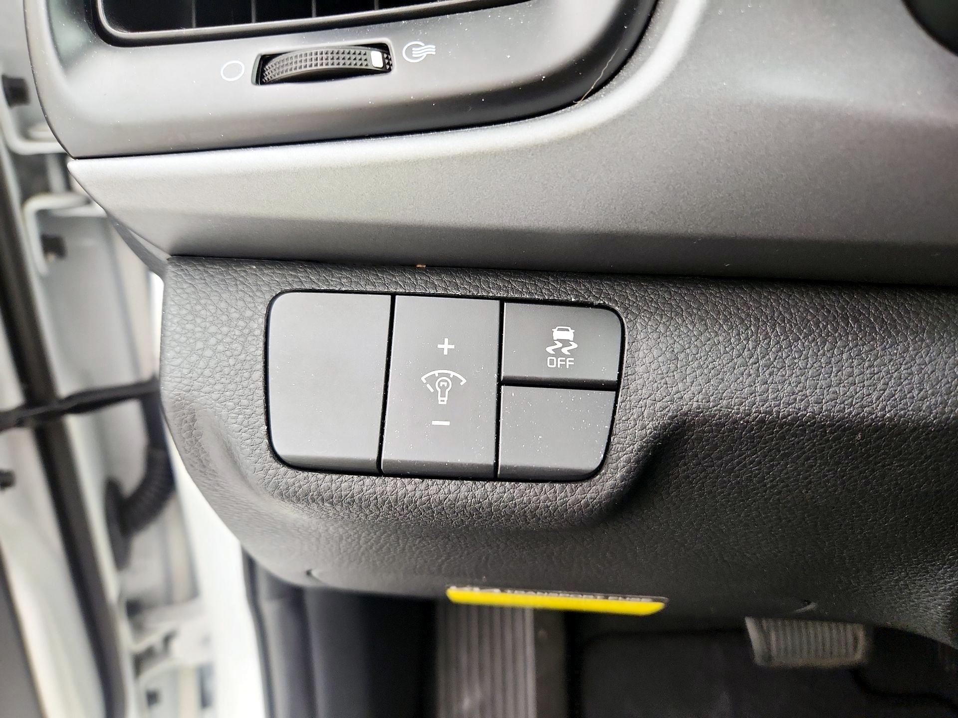 Thumbnail: 2023 Kia Rio - 13