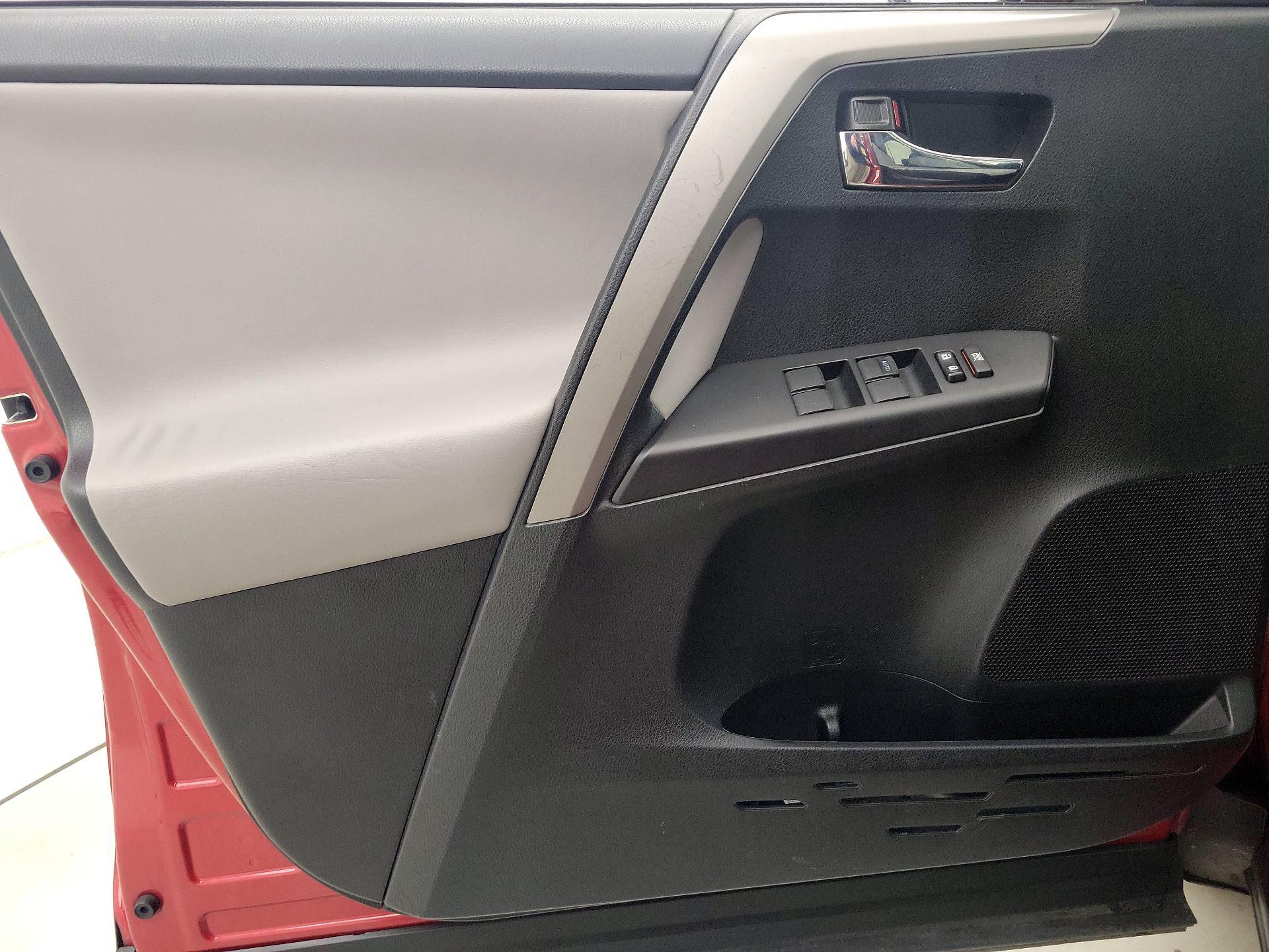 Thumbnail: 2017 Toyota RAV4 - 12