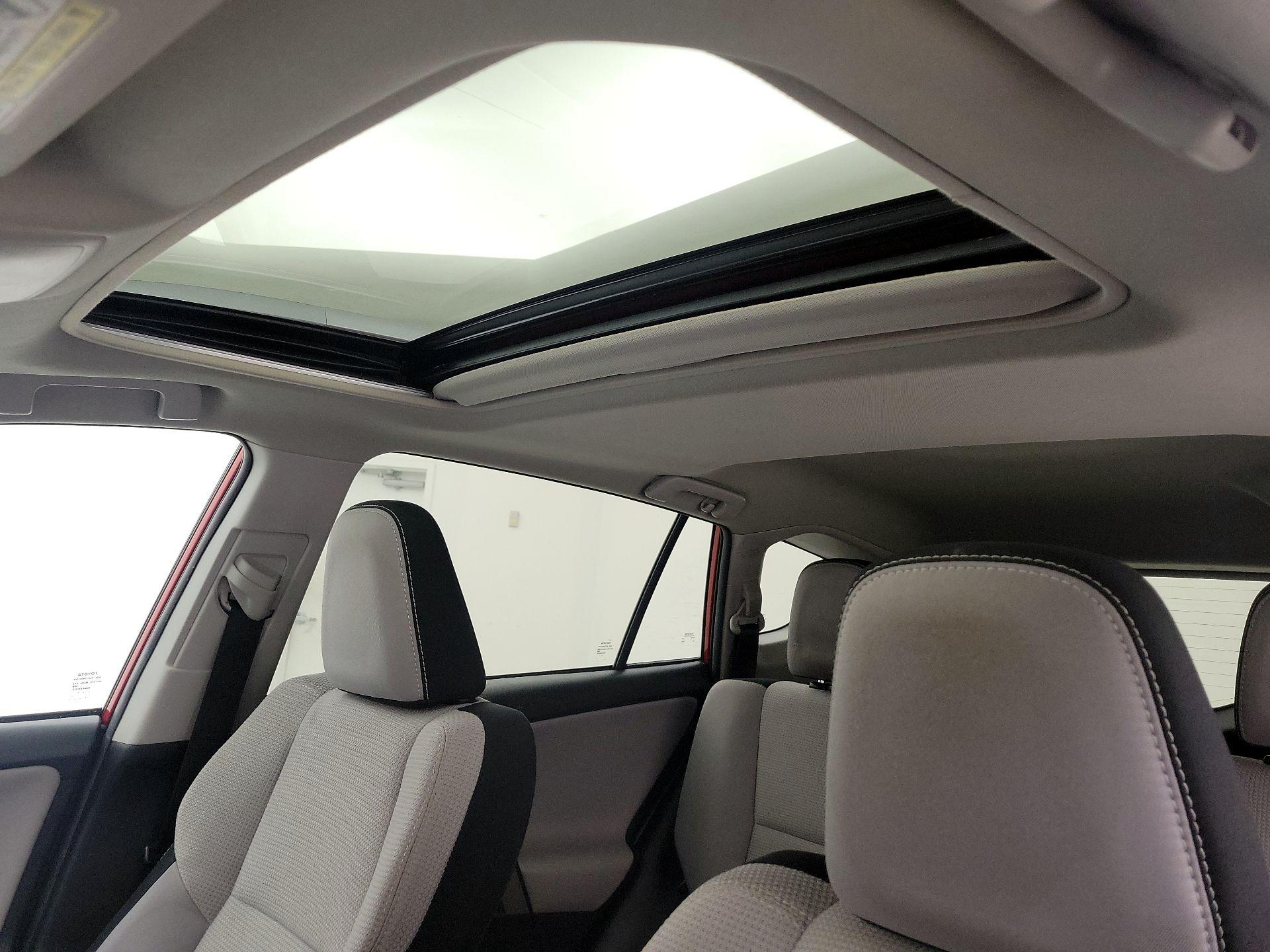 Thumbnail: 2017 Toyota RAV4 - 20