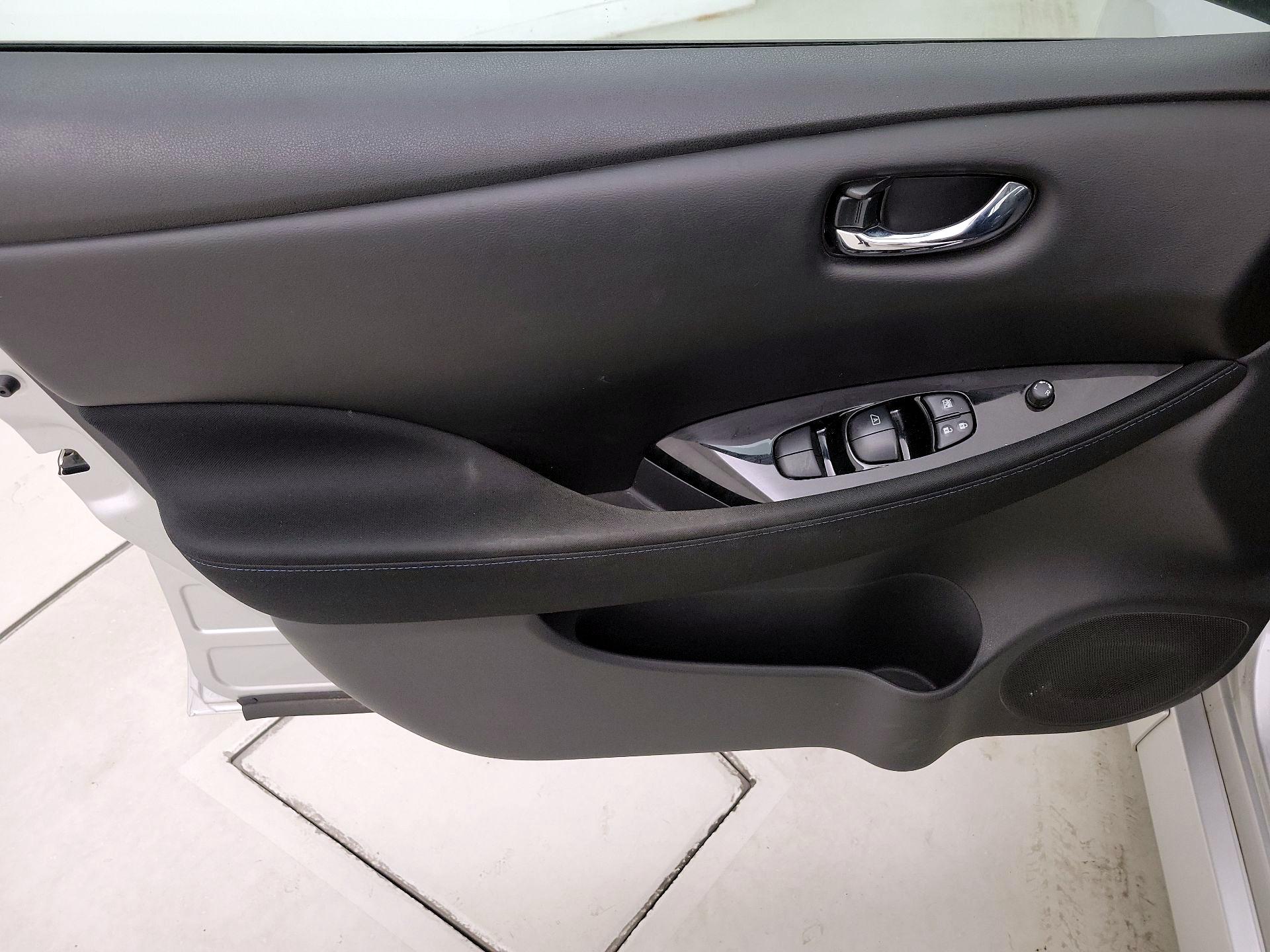 Thumbnail: 2019 Nissan Leaf - 12