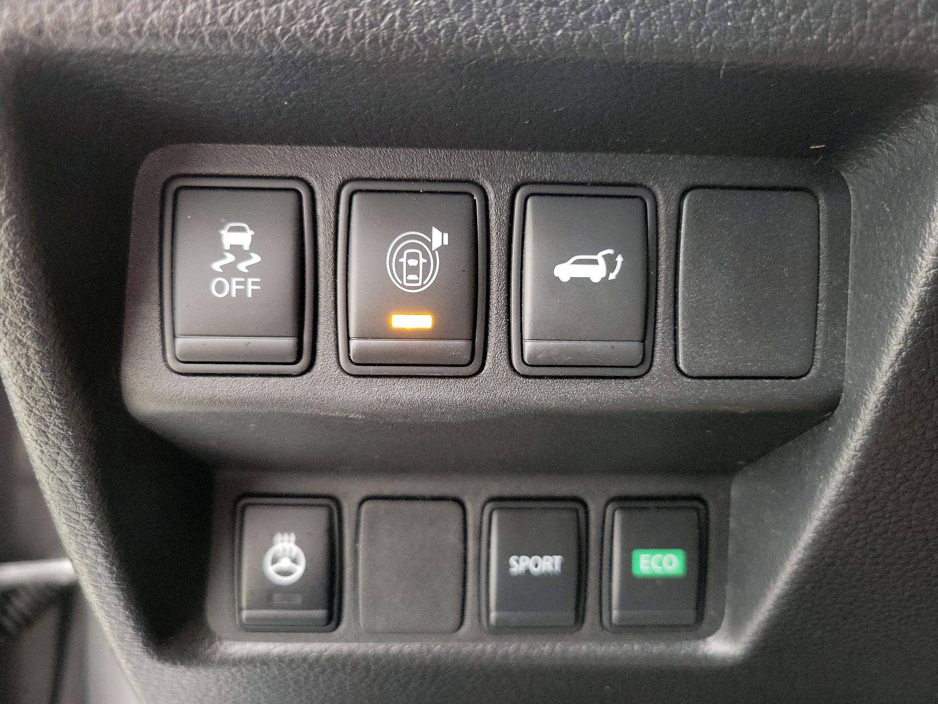 Thumbnail: 2017 Nissan Rogue - 13