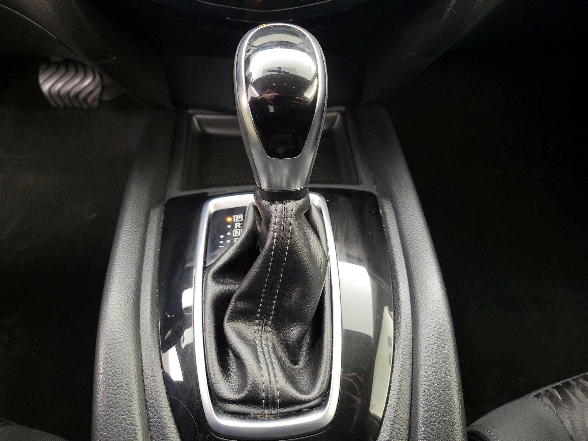 Thumbnail: 2017 Nissan Rogue - 18