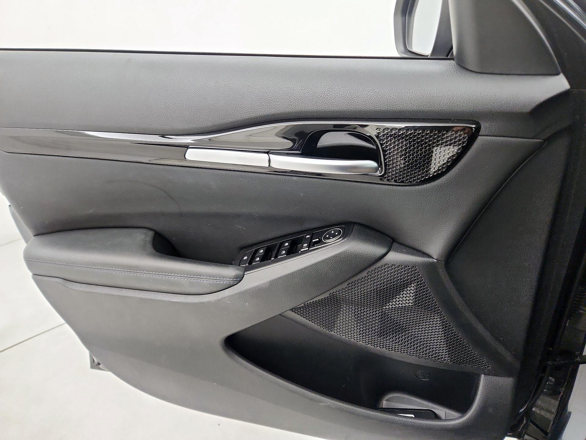 Thumbnail: 2023 Kia Seltos - 12