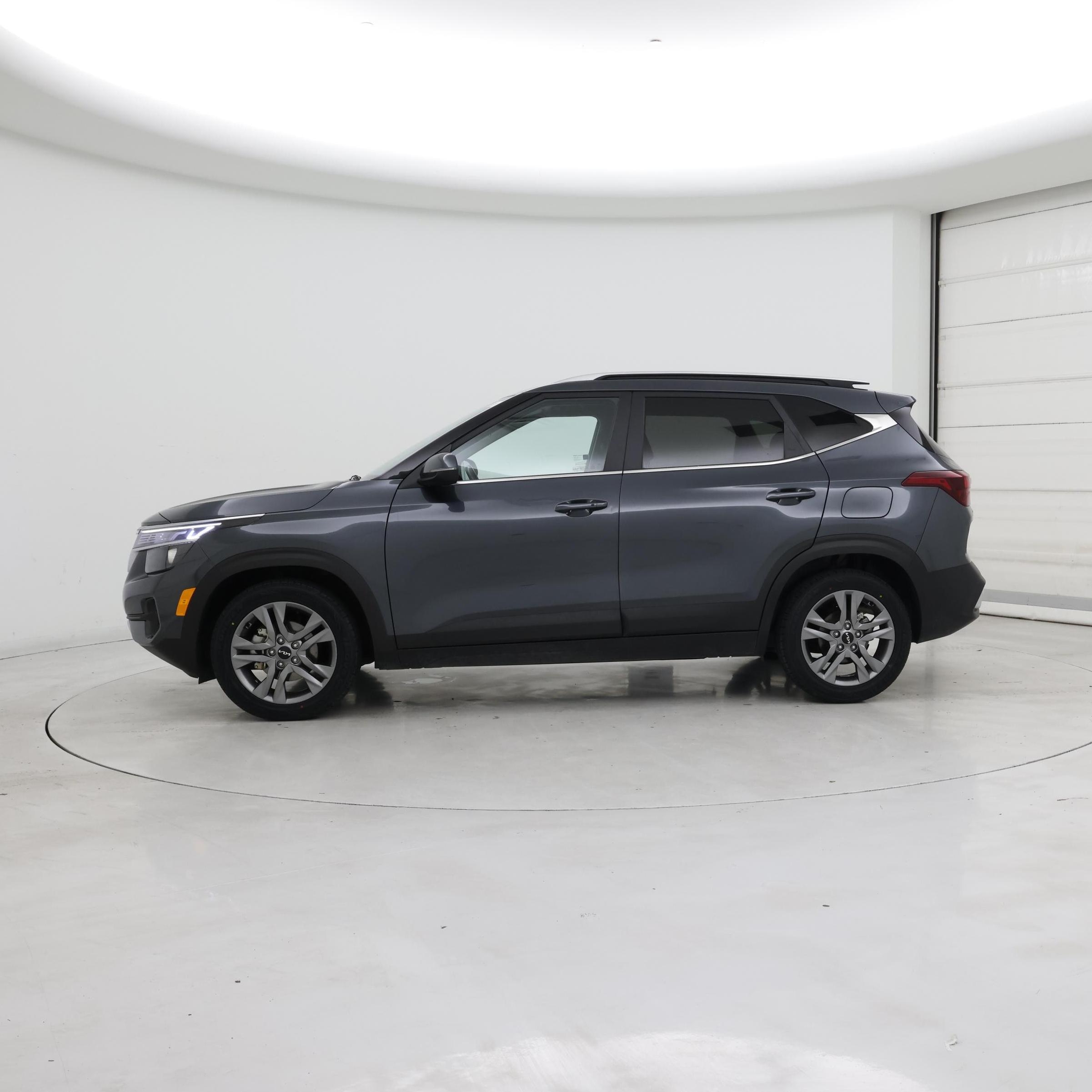 Thumbnail: 2023 Kia Seltos - 3