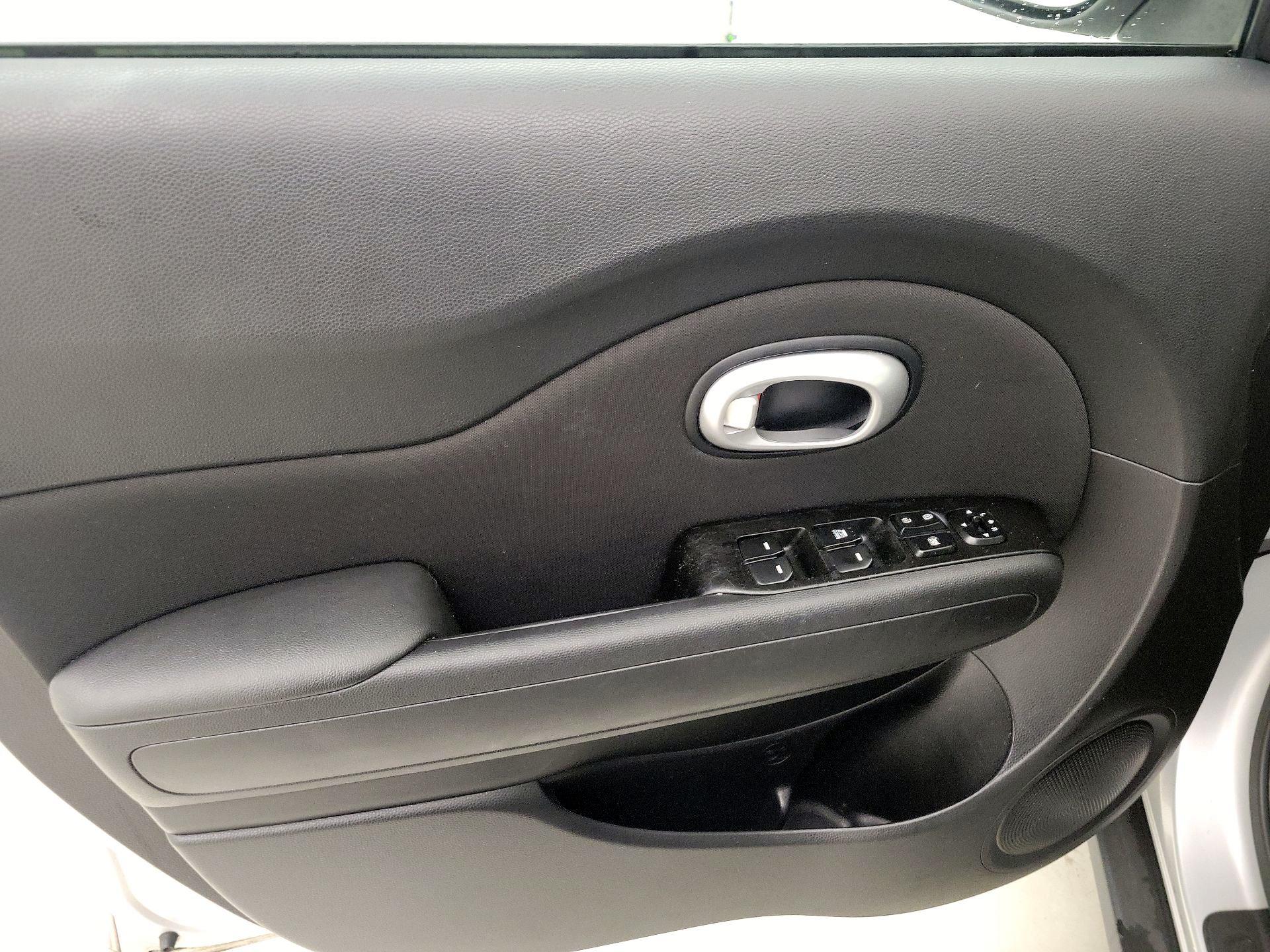 Thumbnail: 2015 Kia Soul - 12