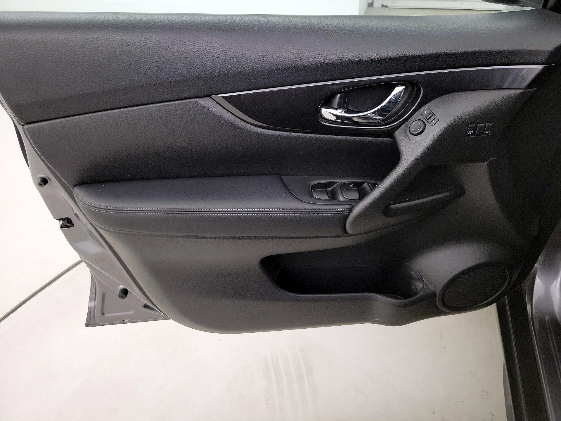 Thumbnail: 2018 Nissan Rogue - 12