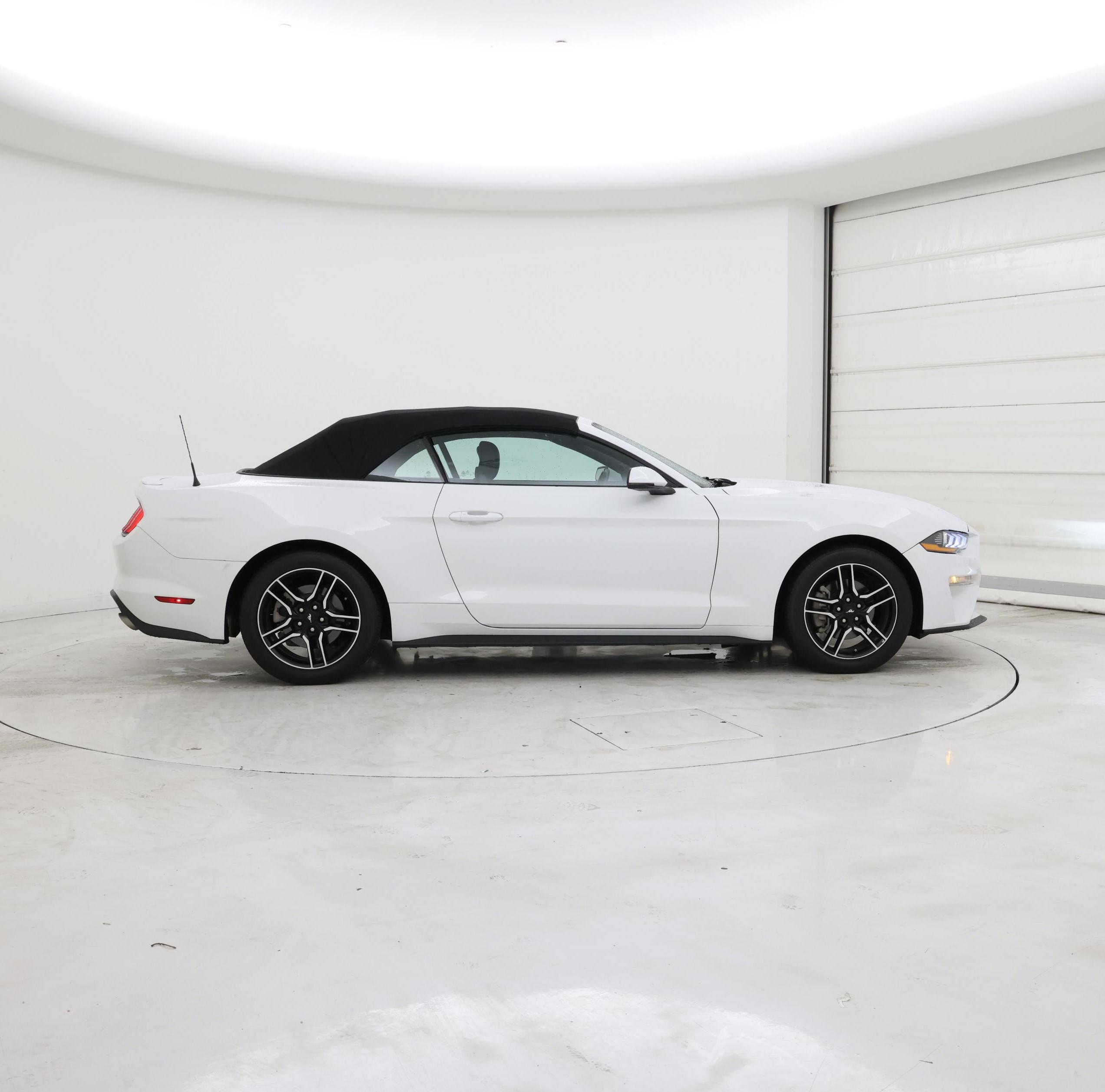 Thumbnail: 2022 Ford Mustang - 7