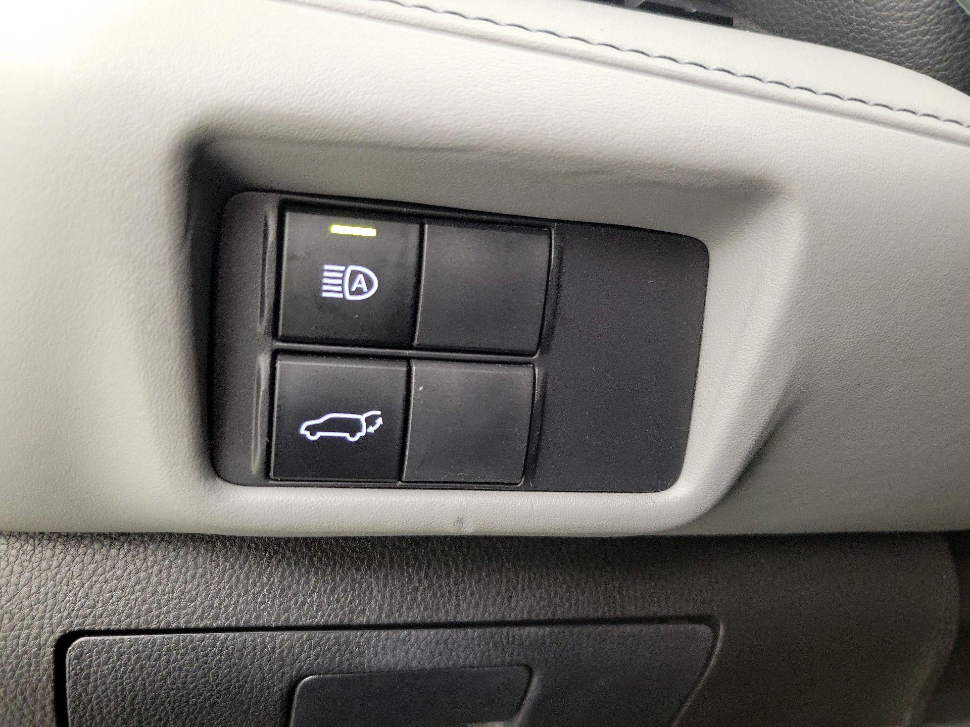 Thumbnail: 2020 Toyota Highlander - 13