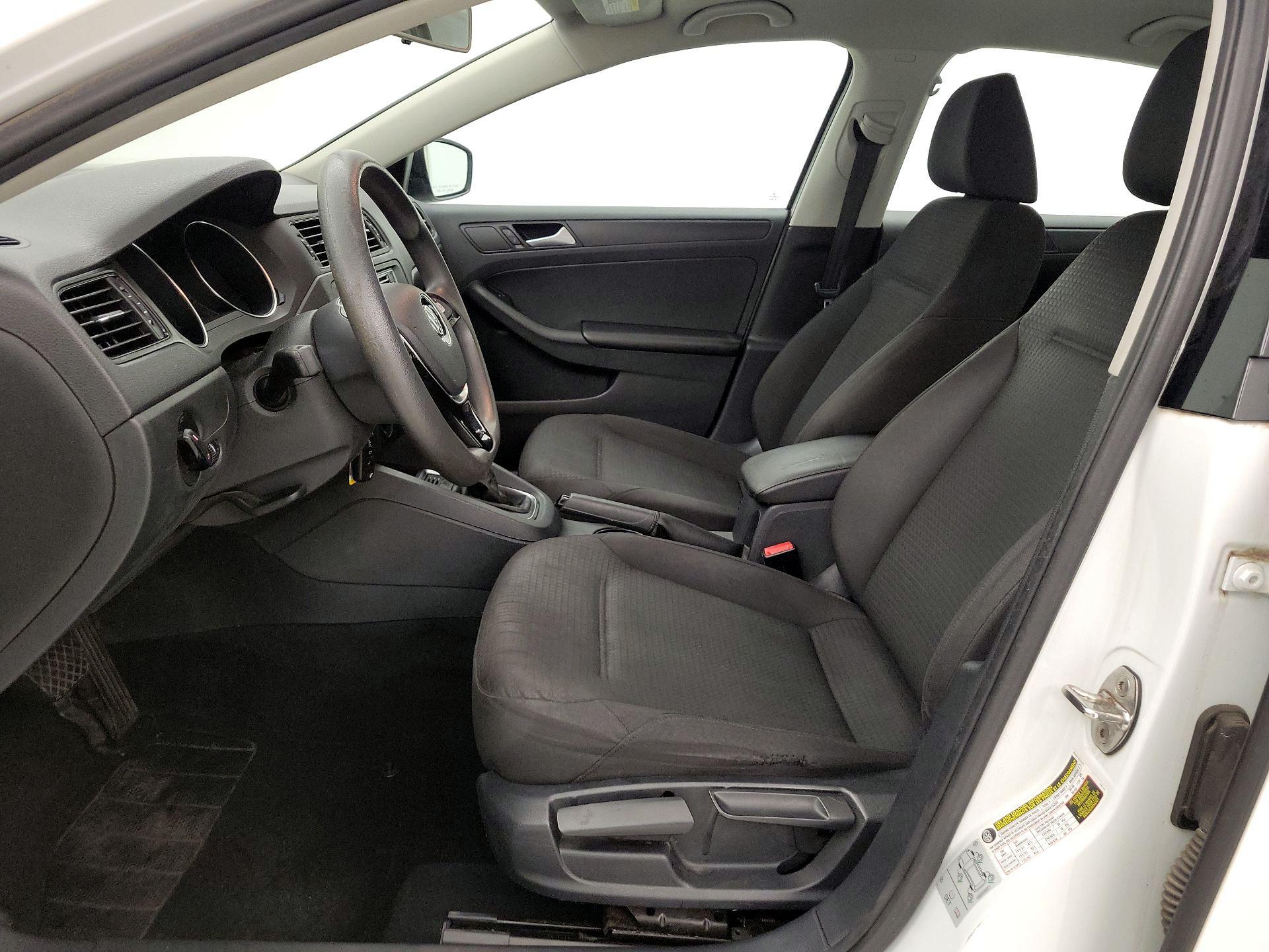 Thumbnail: 2016 Volkswagen Jetta - 11