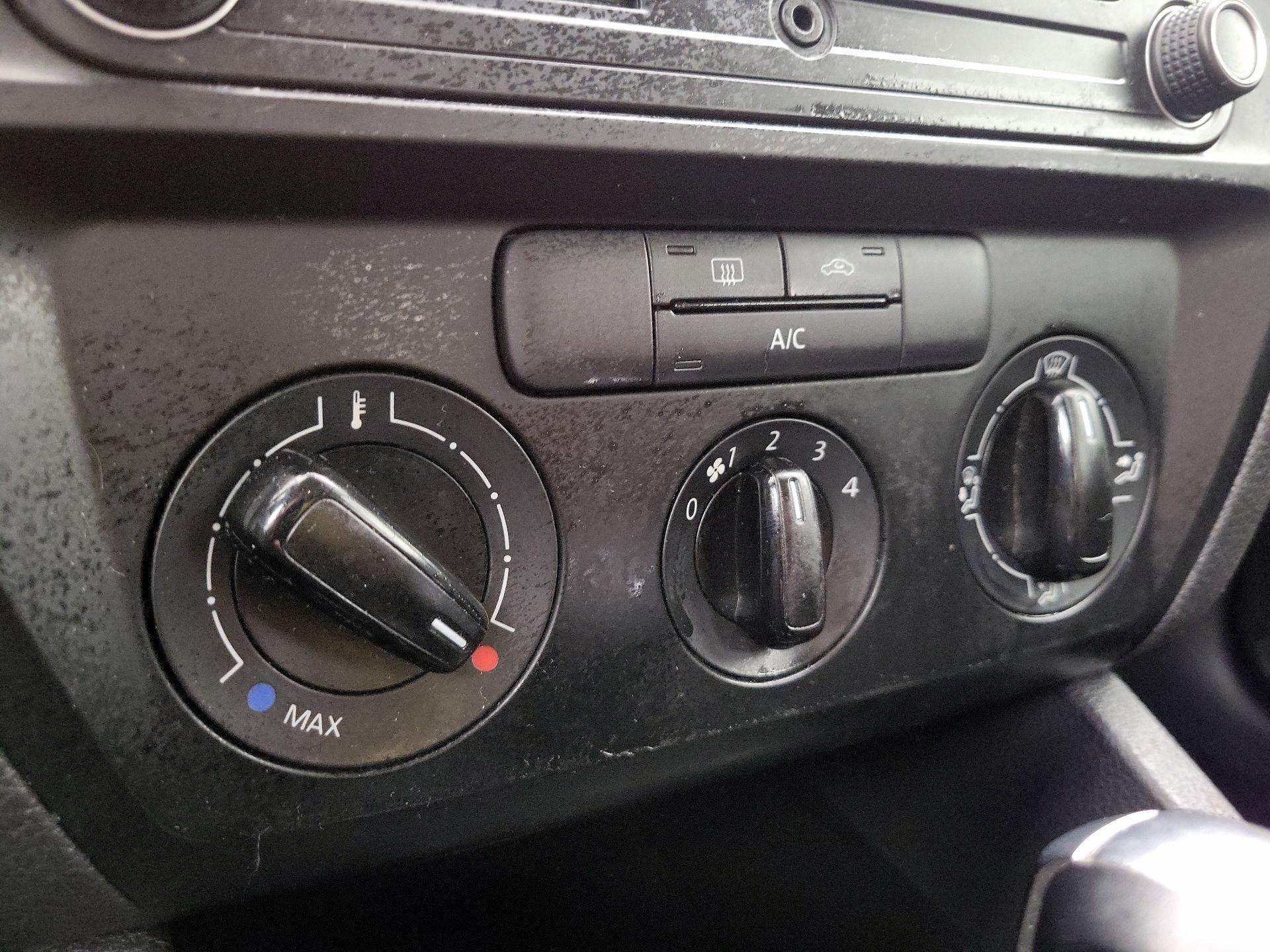 Thumbnail: 2016 Volkswagen Jetta - 15