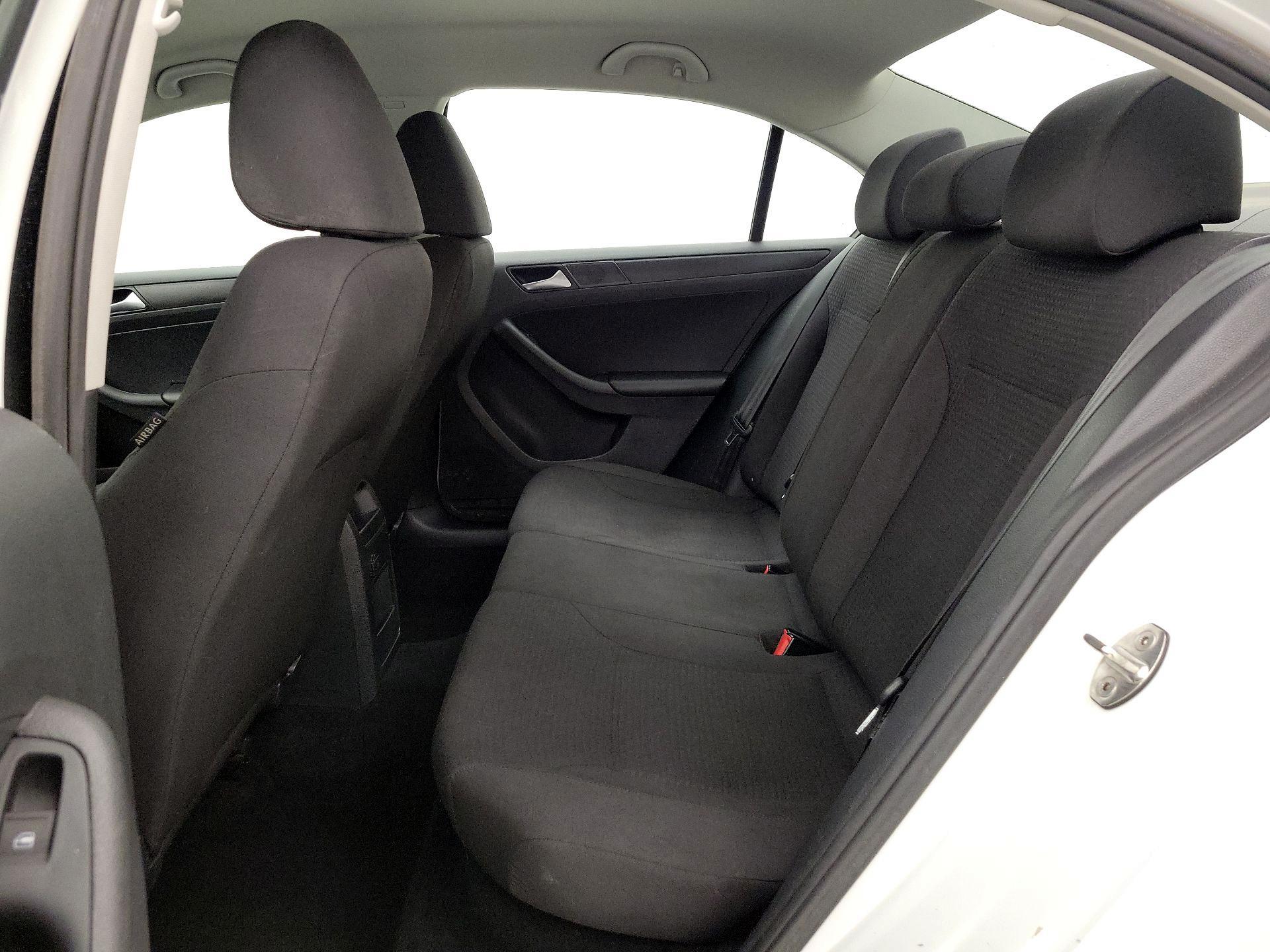 Thumbnail: 2016 Volkswagen Jetta - 18