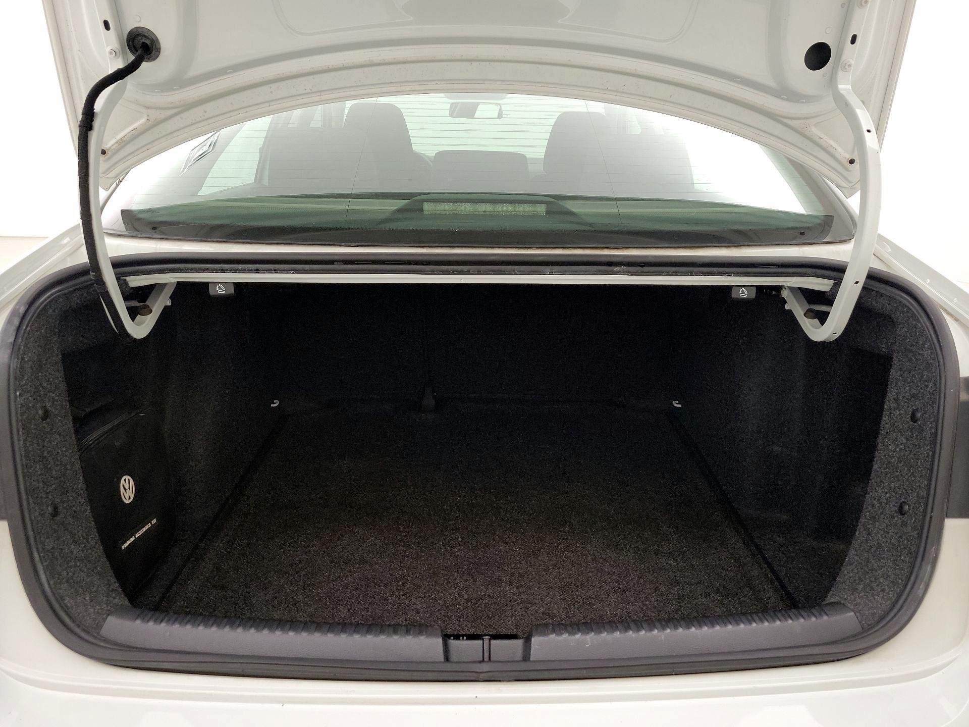 Thumbnail: 2016 Volkswagen Jetta - 19