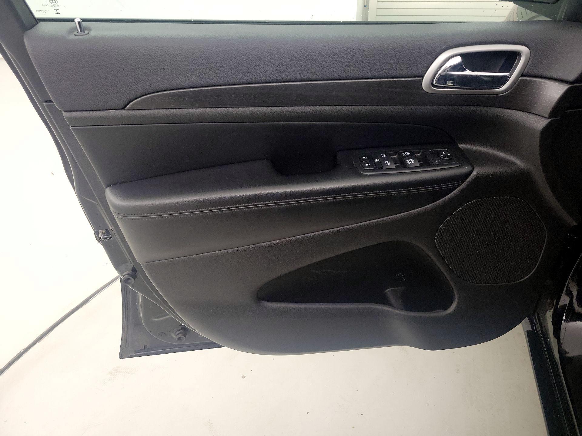 Thumbnail: 2018 Jeep Grand Cherokee - 12