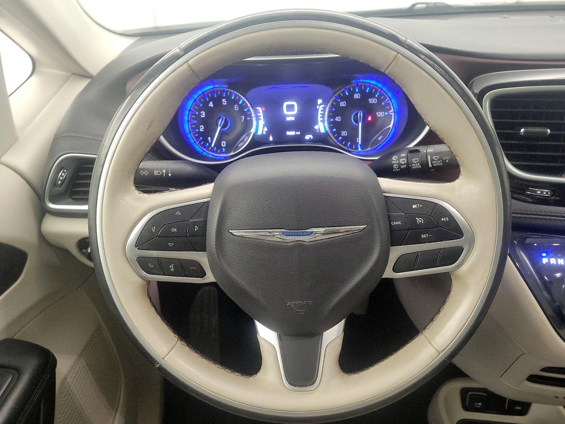 Thumbnail: 2020 Chrysler Pacifica - 10