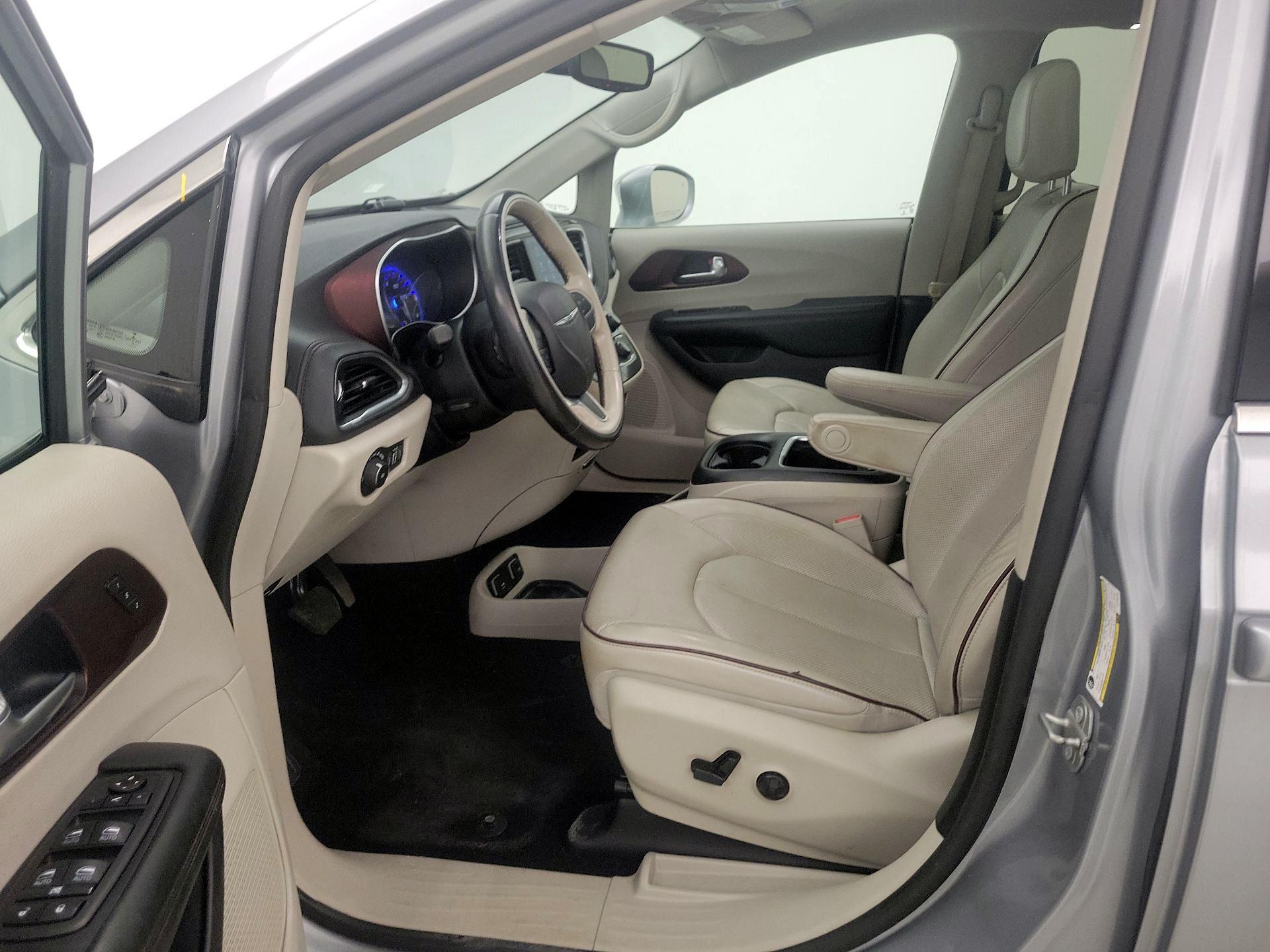 Thumbnail: 2020 Chrysler Pacifica - 11