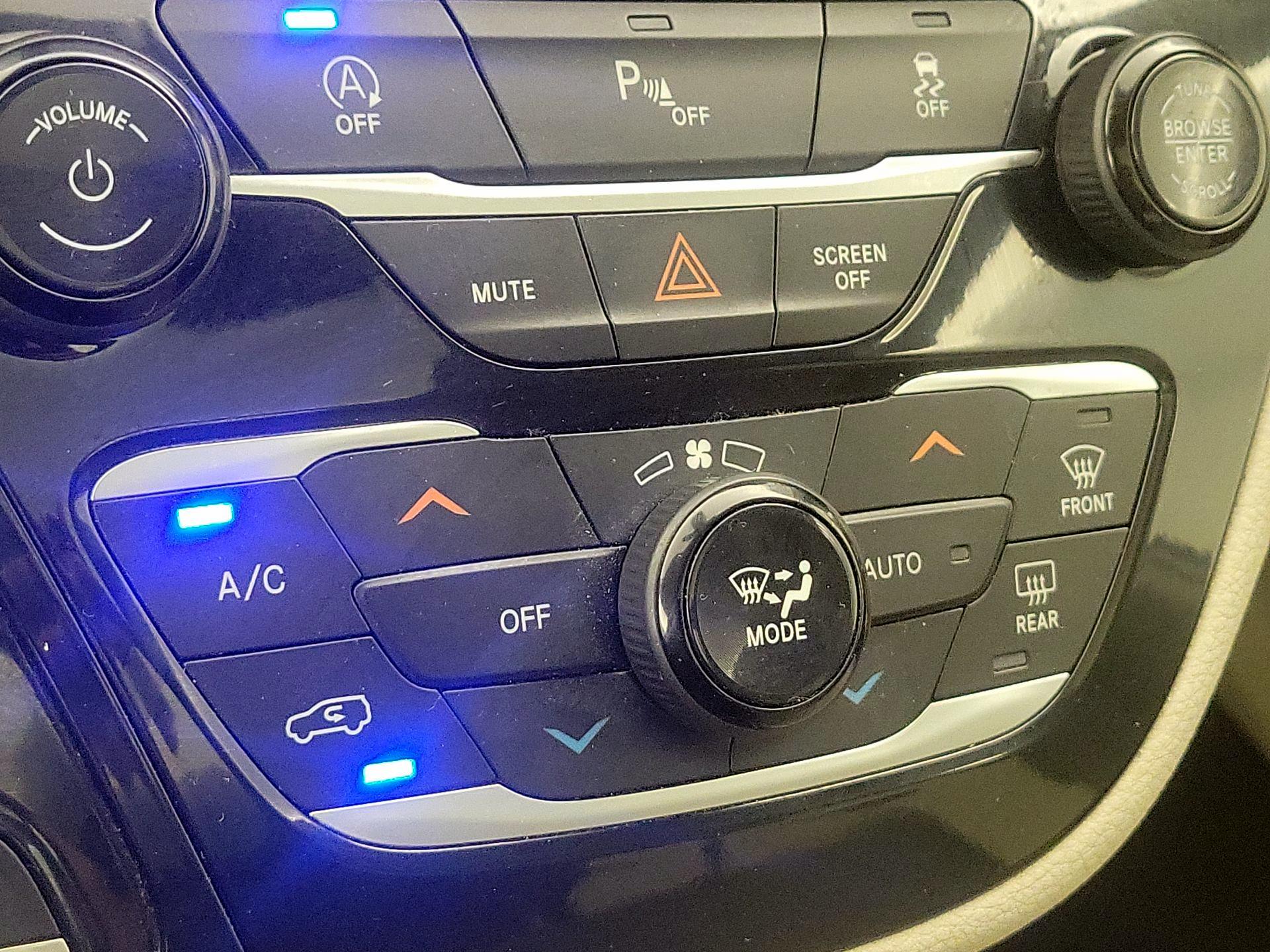 Thumbnail: 2020 Chrysler Pacifica - 16