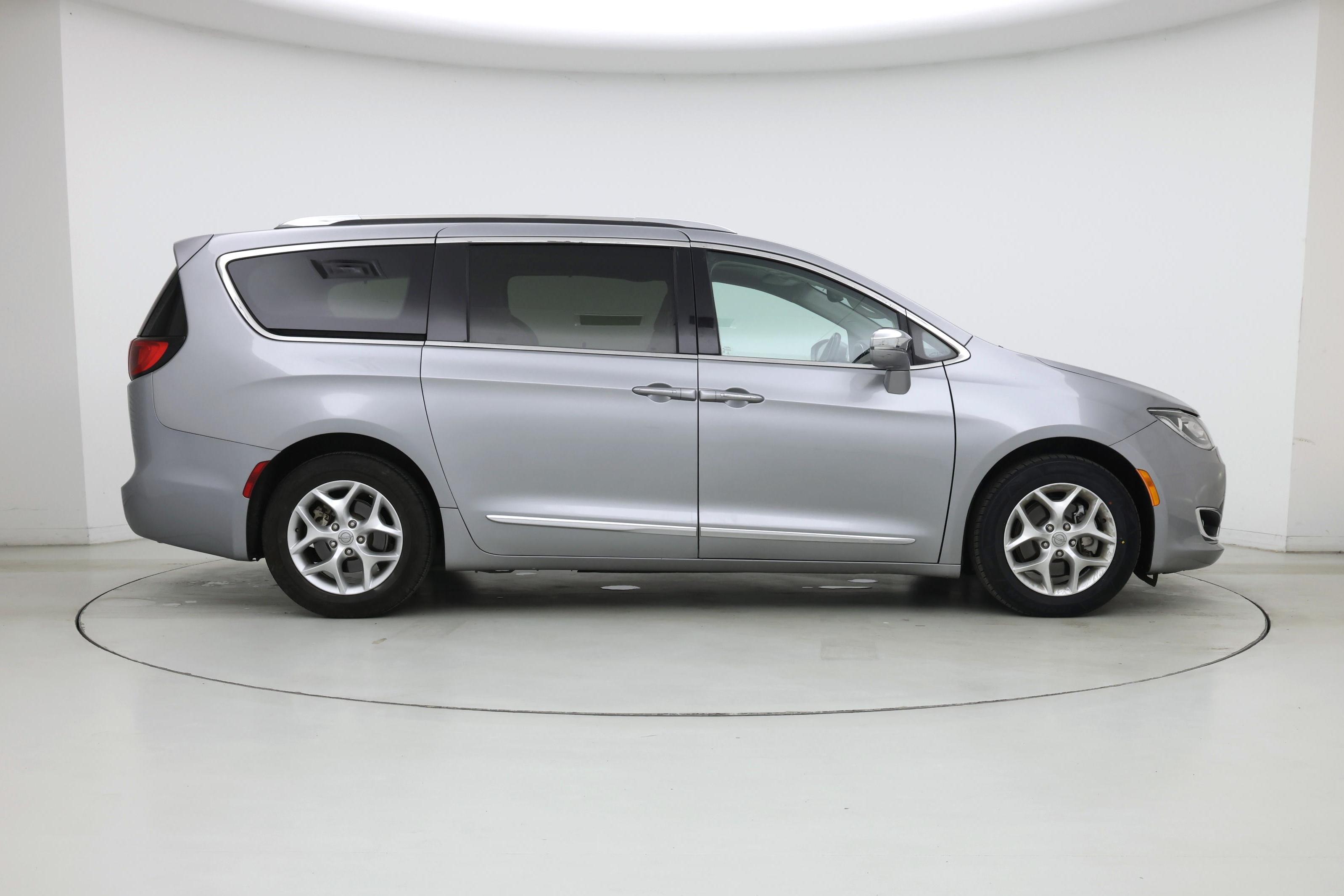 Thumbnail: 2020 Chrysler Pacifica - 7