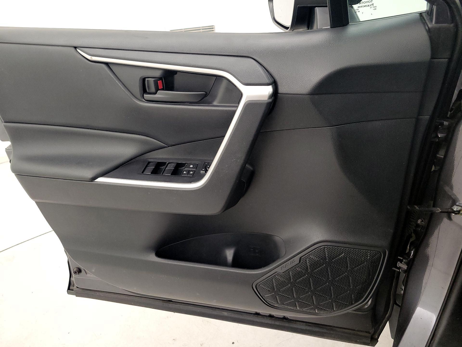 Thumbnail: 2021 Toyota RAV4 - 12