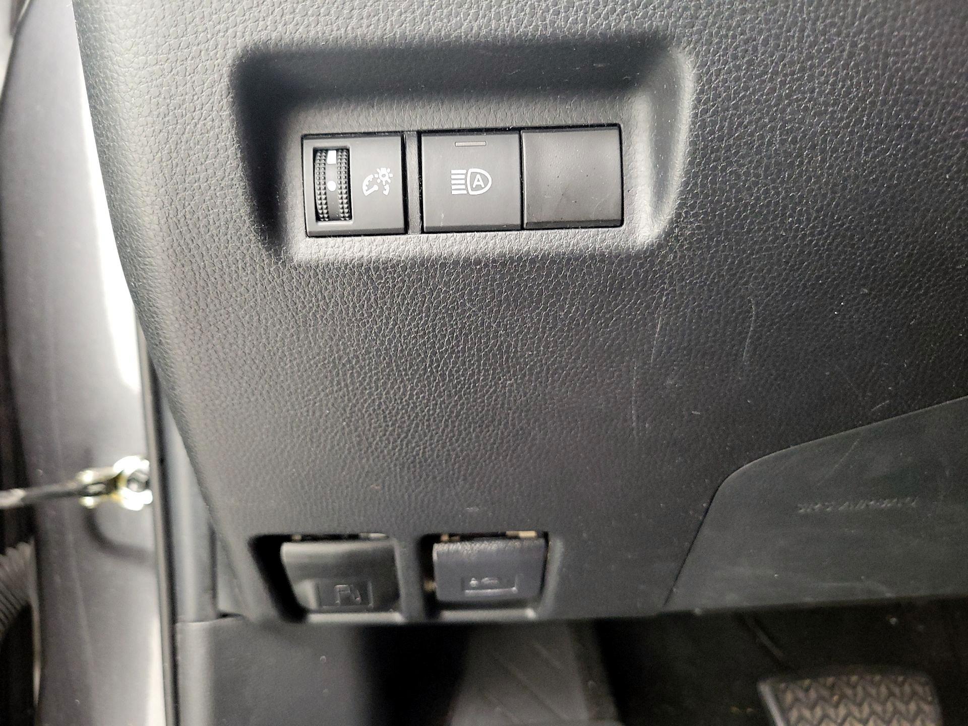 Thumbnail: 2021 Toyota RAV4 - 13