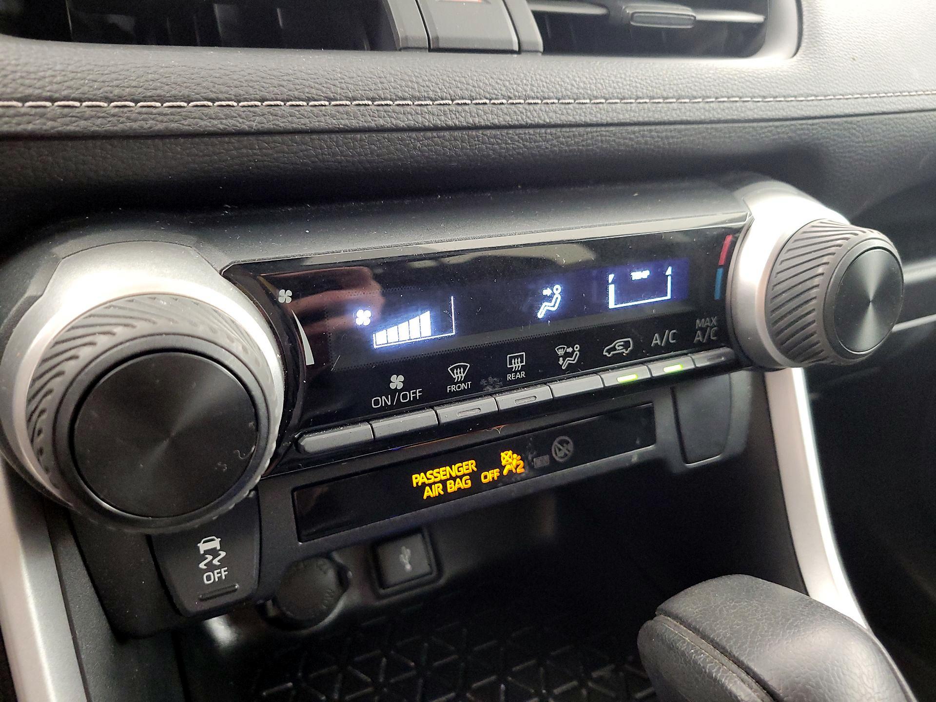 Thumbnail: 2021 Toyota RAV4 - 16