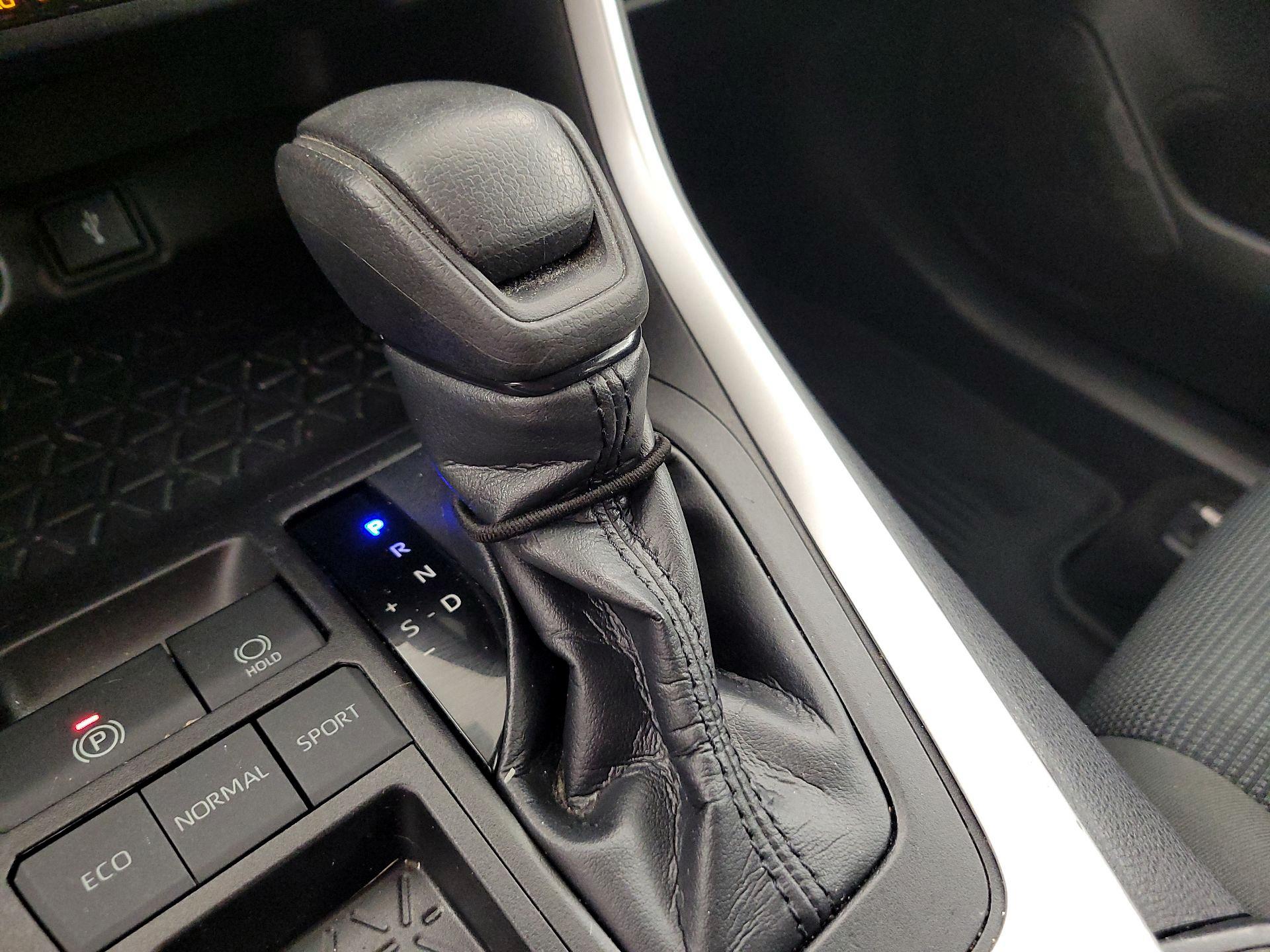 Thumbnail: 2021 Toyota RAV4 - 17