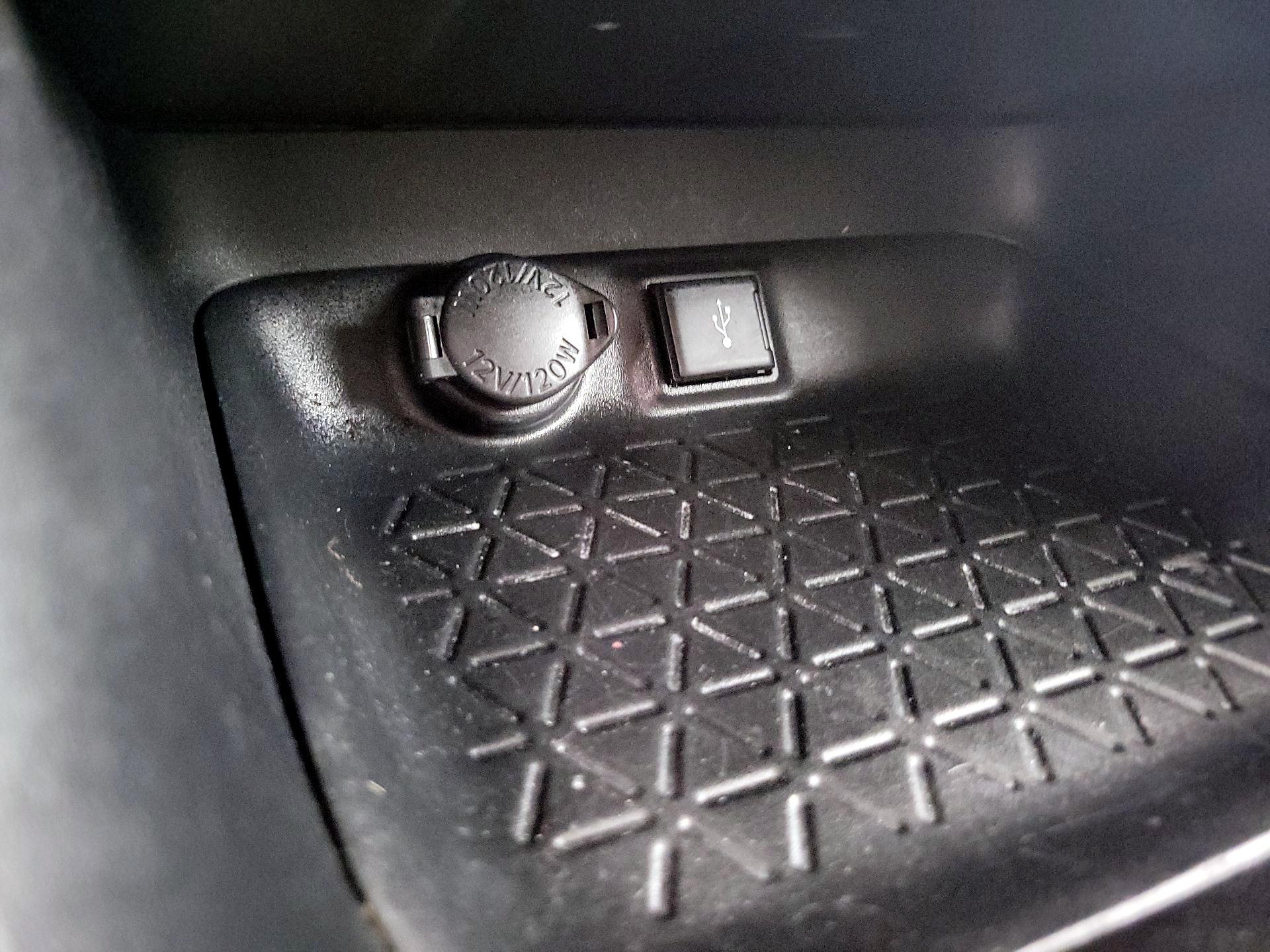 Thumbnail: 2021 Toyota RAV4 - 18