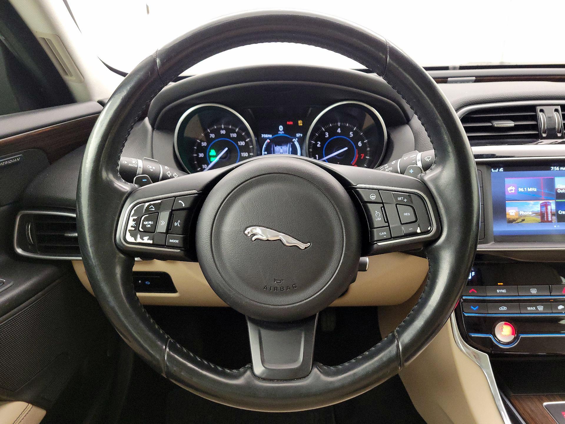 Thumbnail: 2017 Jaguar XE - 10