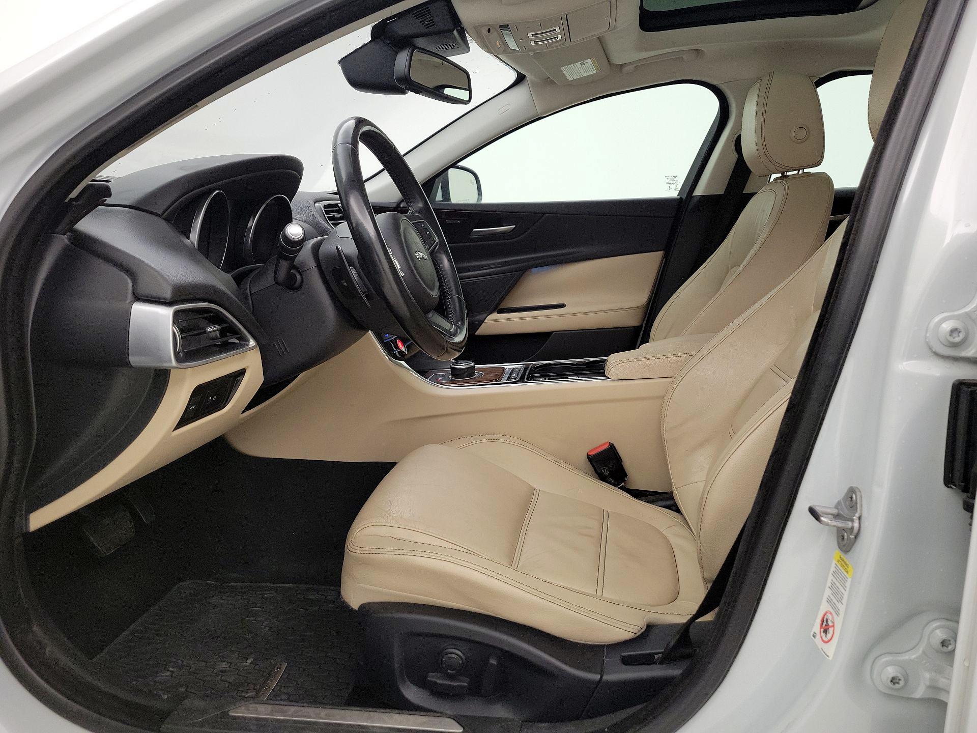 Thumbnail: 2017 Jaguar XE - 11