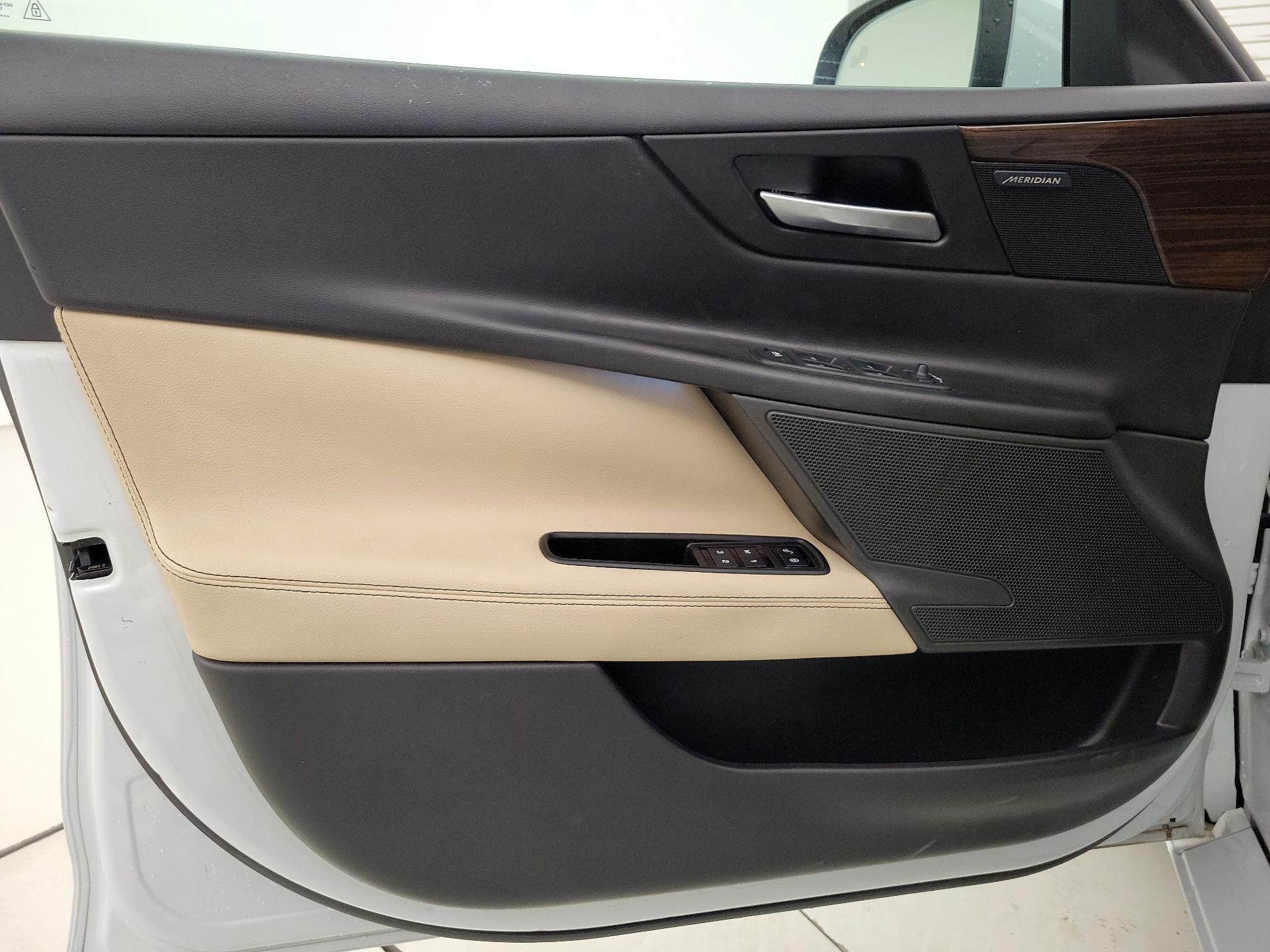 Thumbnail: 2017 Jaguar XE - 12