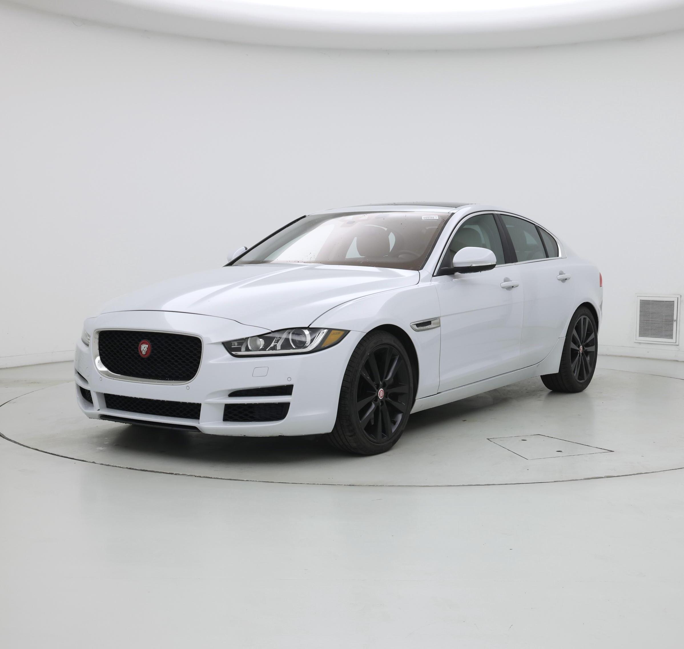Thumbnail: 2017 Jaguar XE - 4