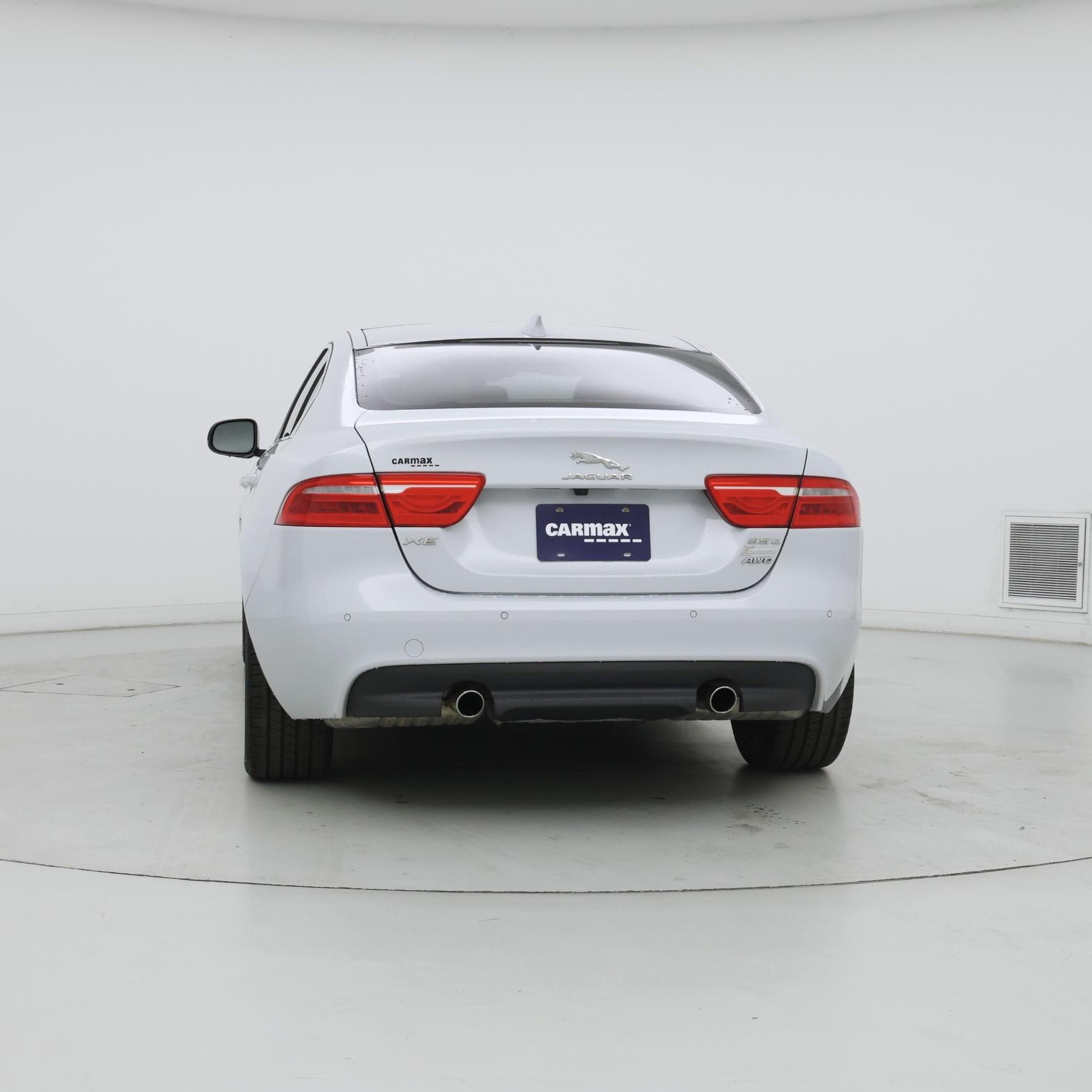 Thumbnail: 2017 Jaguar XE - 6