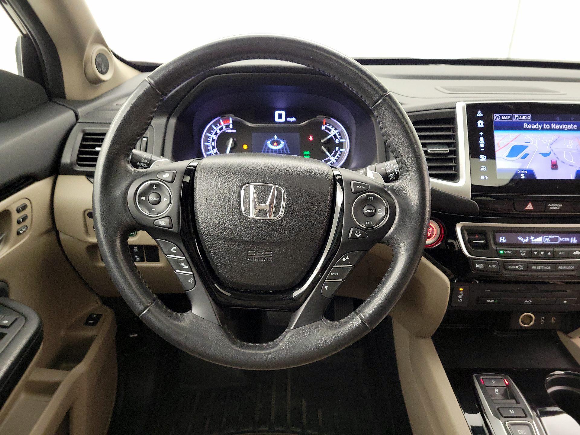 Thumbnail: 2017 Honda Pilot - 10