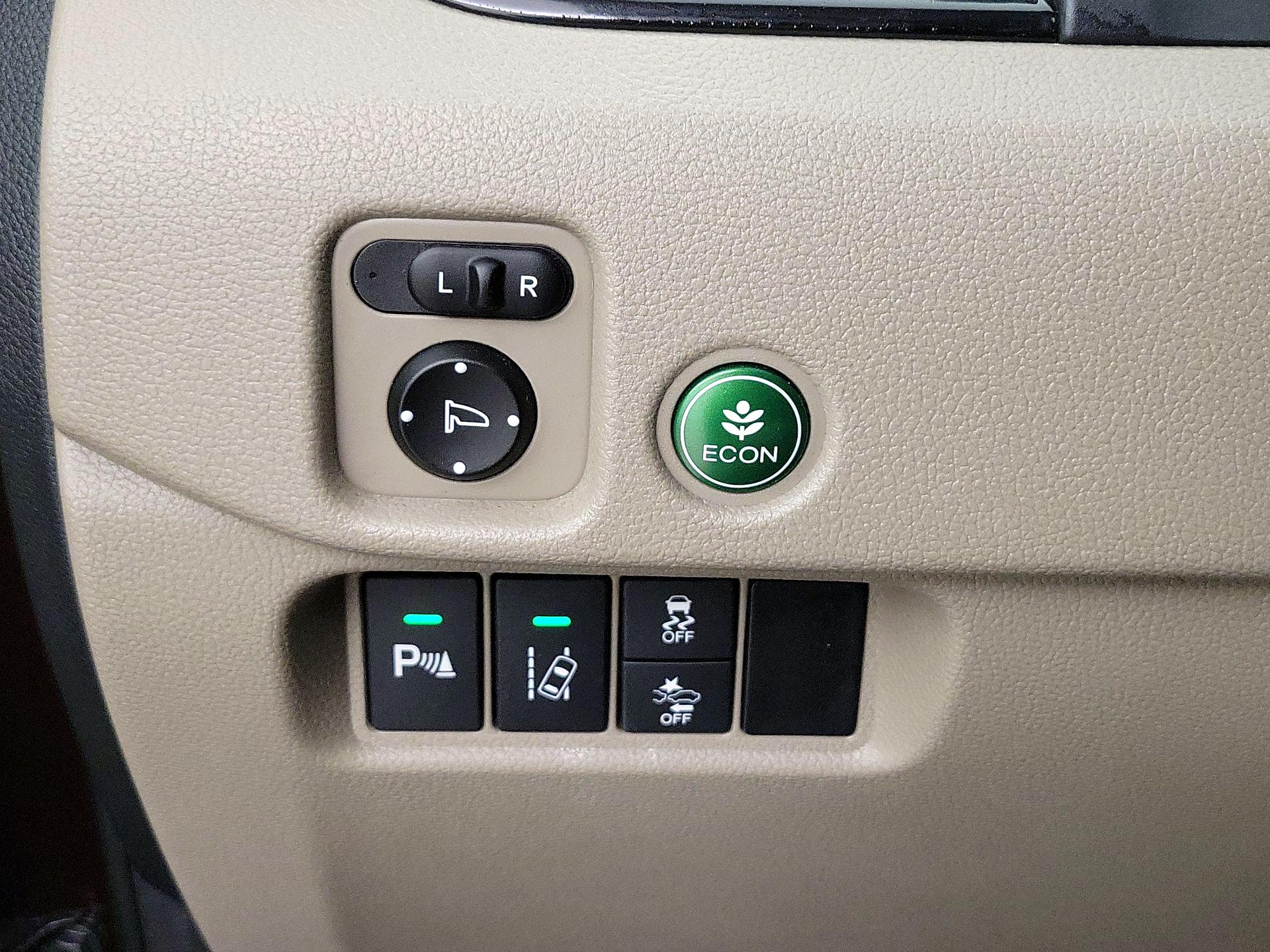 Thumbnail: 2017 Honda Pilot - 13