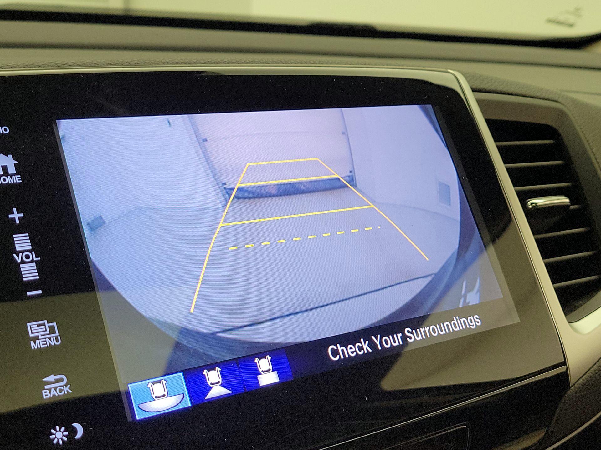 Thumbnail: 2017 Honda Pilot - 15