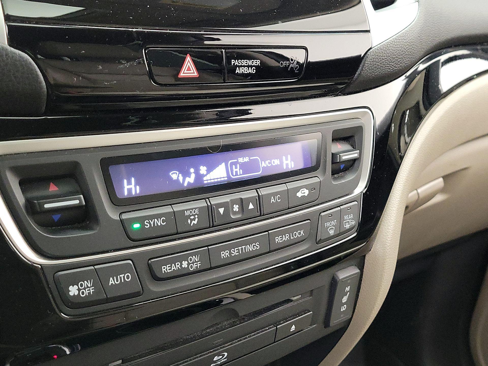 Thumbnail: 2017 Honda Pilot - 17