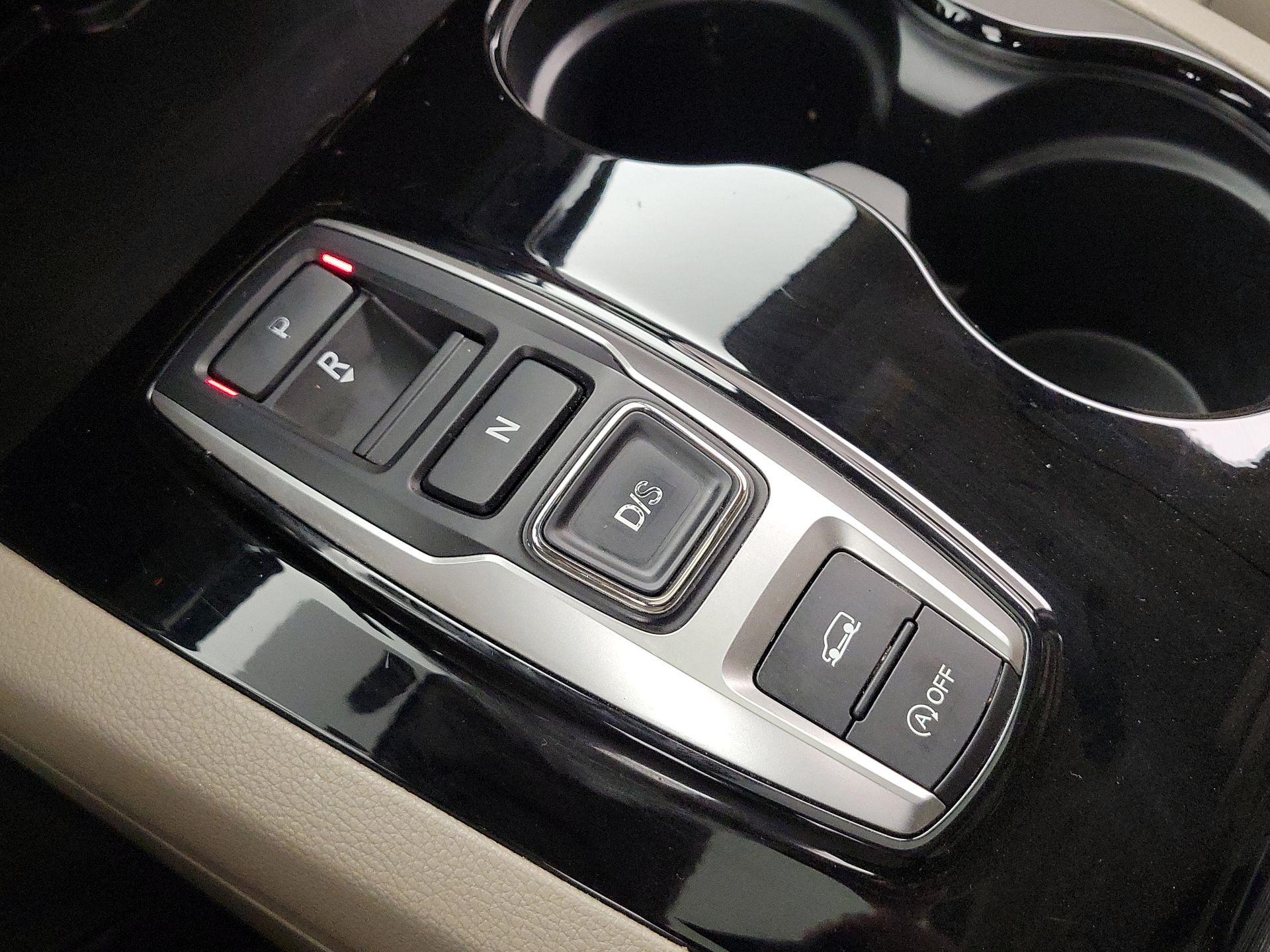 Thumbnail: 2017 Honda Pilot - 18