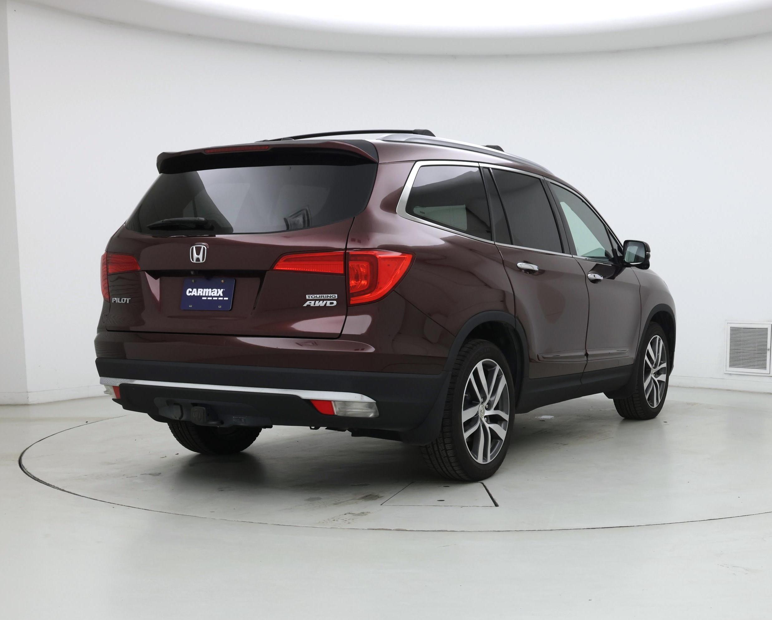 Thumbnail: 2017 Honda Pilot - 8