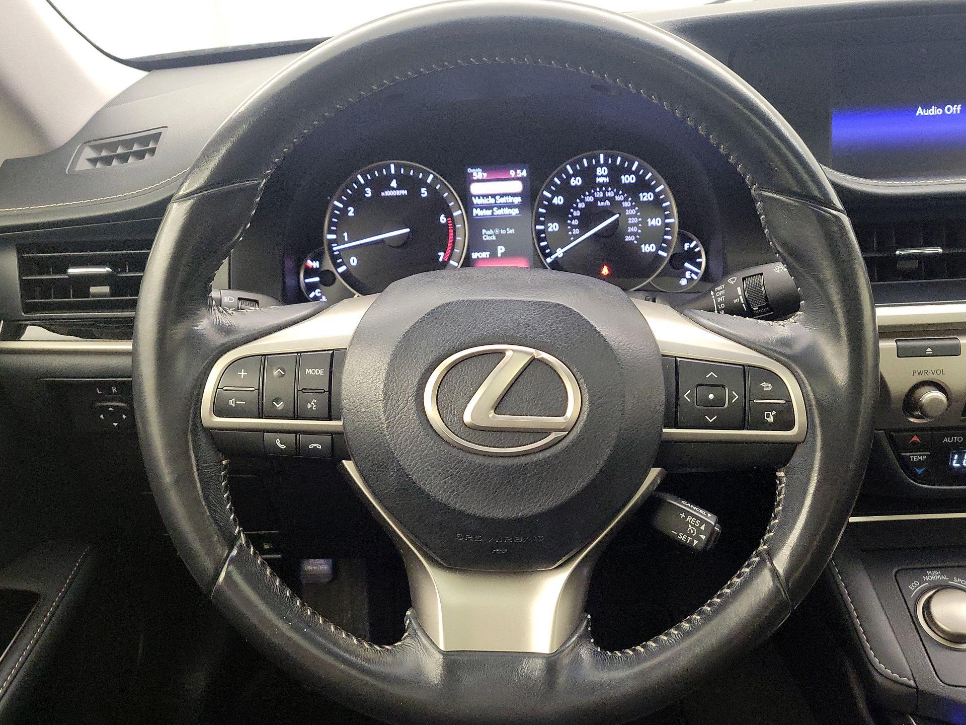 Thumbnail: 2016 Lexus ES - 10