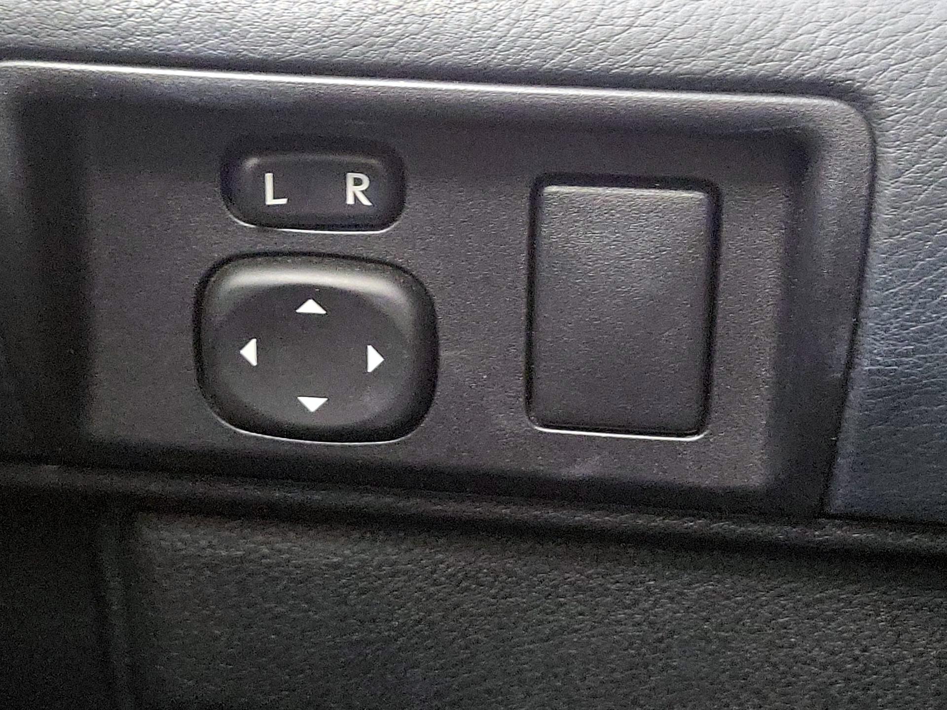 Thumbnail: 2016 Lexus ES - 13