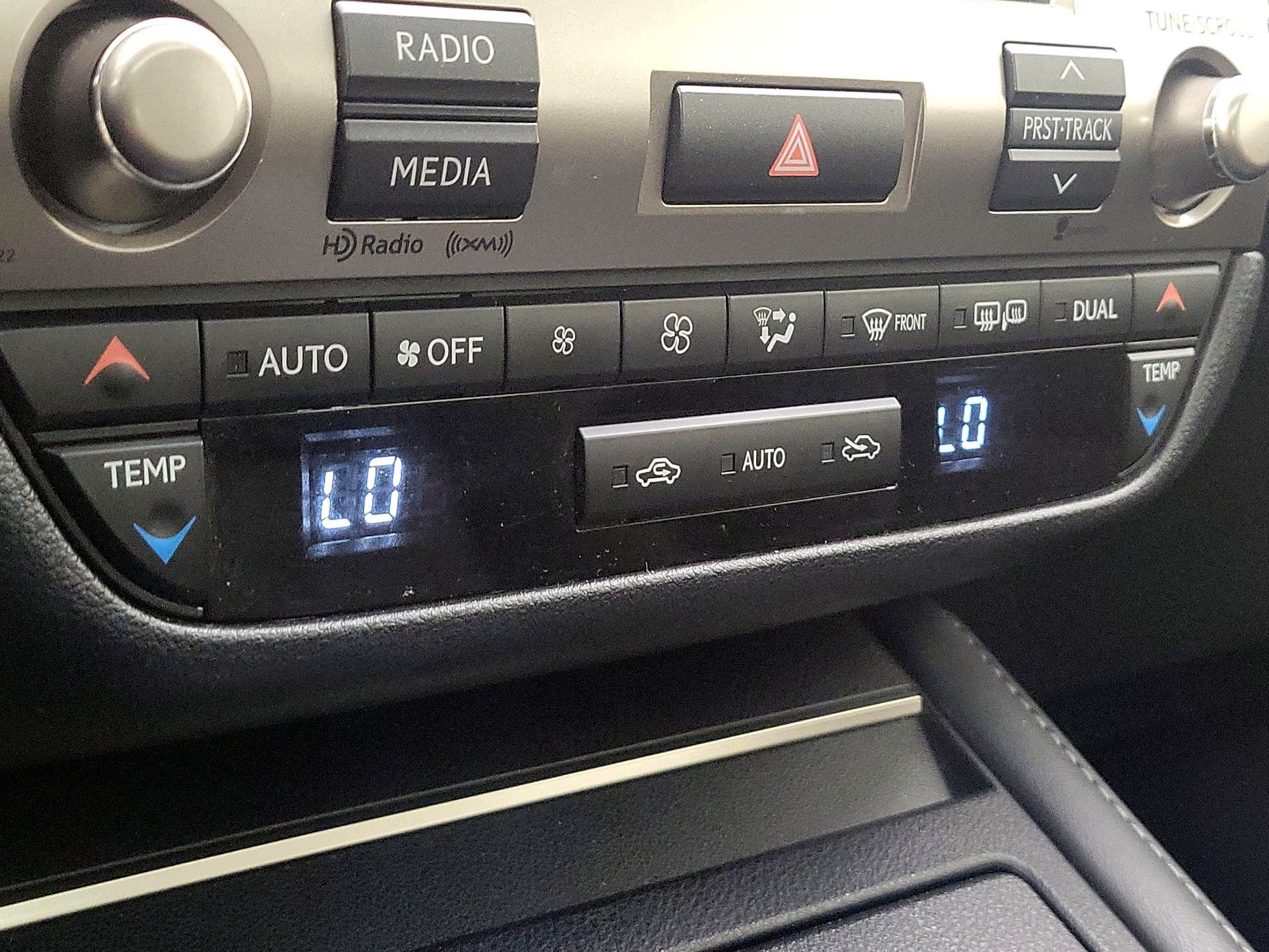 Thumbnail: 2016 Lexus ES - 16