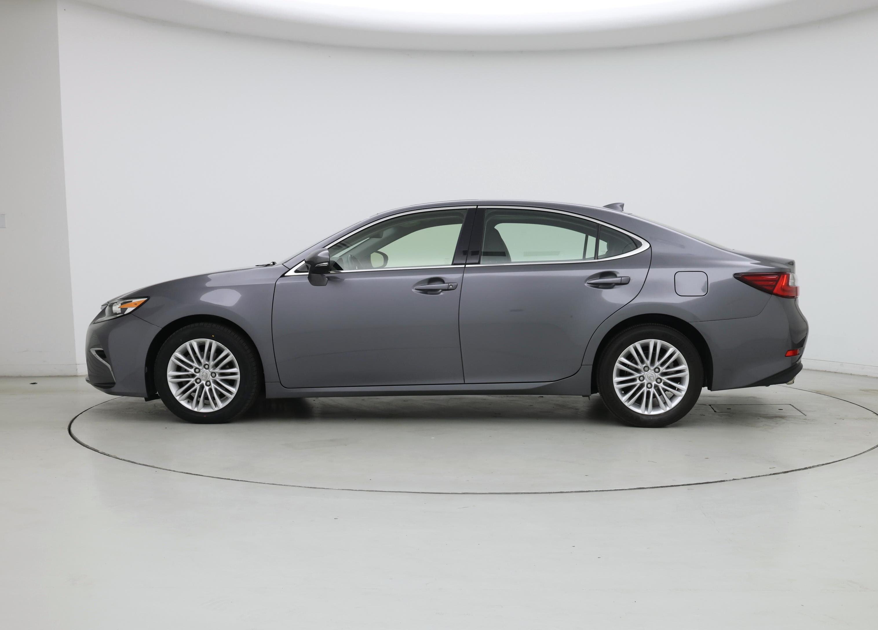 Thumbnail: 2016 Lexus ES - 3