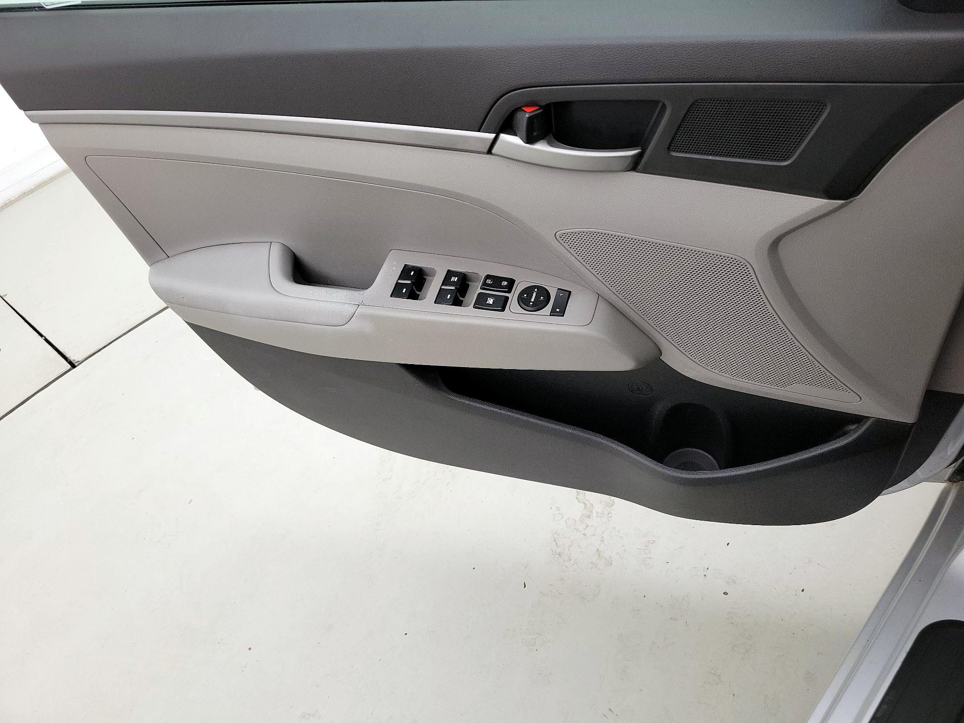 Thumbnail: 2017 Hyundai Elantra - 12