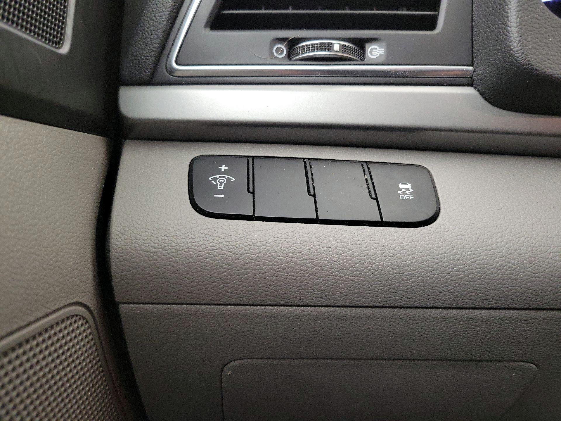 Thumbnail: 2017 Hyundai Elantra - 13